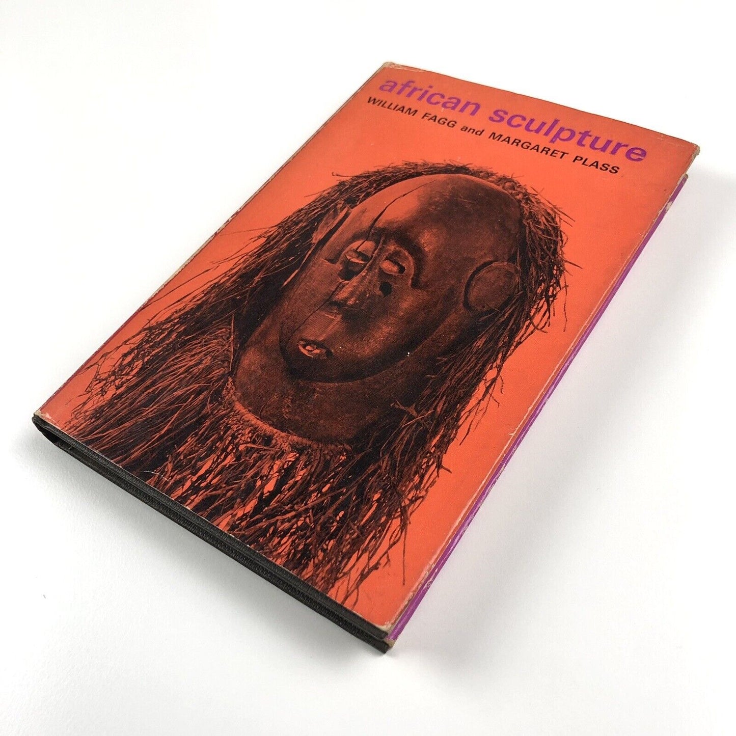 African sculpture. An anthology by William Fagg and Margaret Plass | Dutton Vista Picturebook, 1964