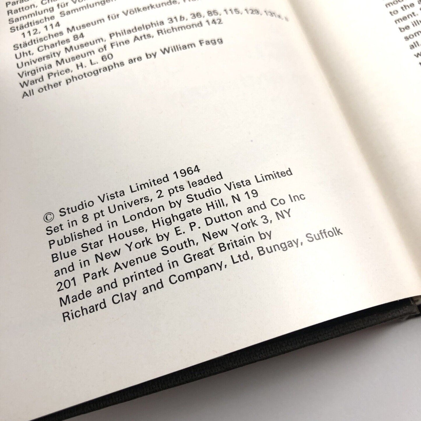 African sculpture. An anthology by William Fagg and Margaret Plass | Dutton Vista Picturebook, 1964