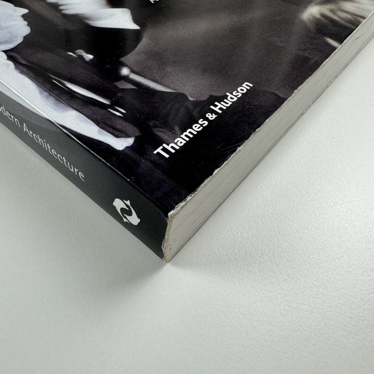 Words and Buildings. A Vocabulary of Modern Architecture by Adrian Forty | Thames & Hudson, 2012