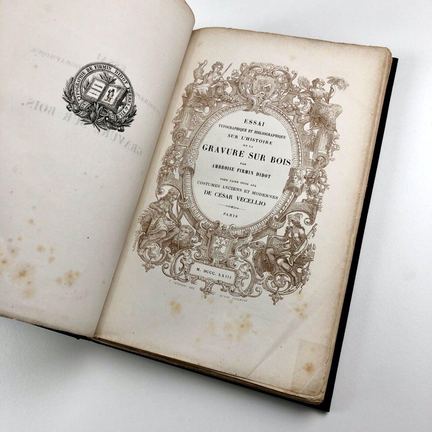 Essai typographique et bibliographique de l'histoire de la gravure sur bois. Pour faire suite aux costumes anciens et modernes de César Vécellio by A.F. Didot | César Vécellio, 1863