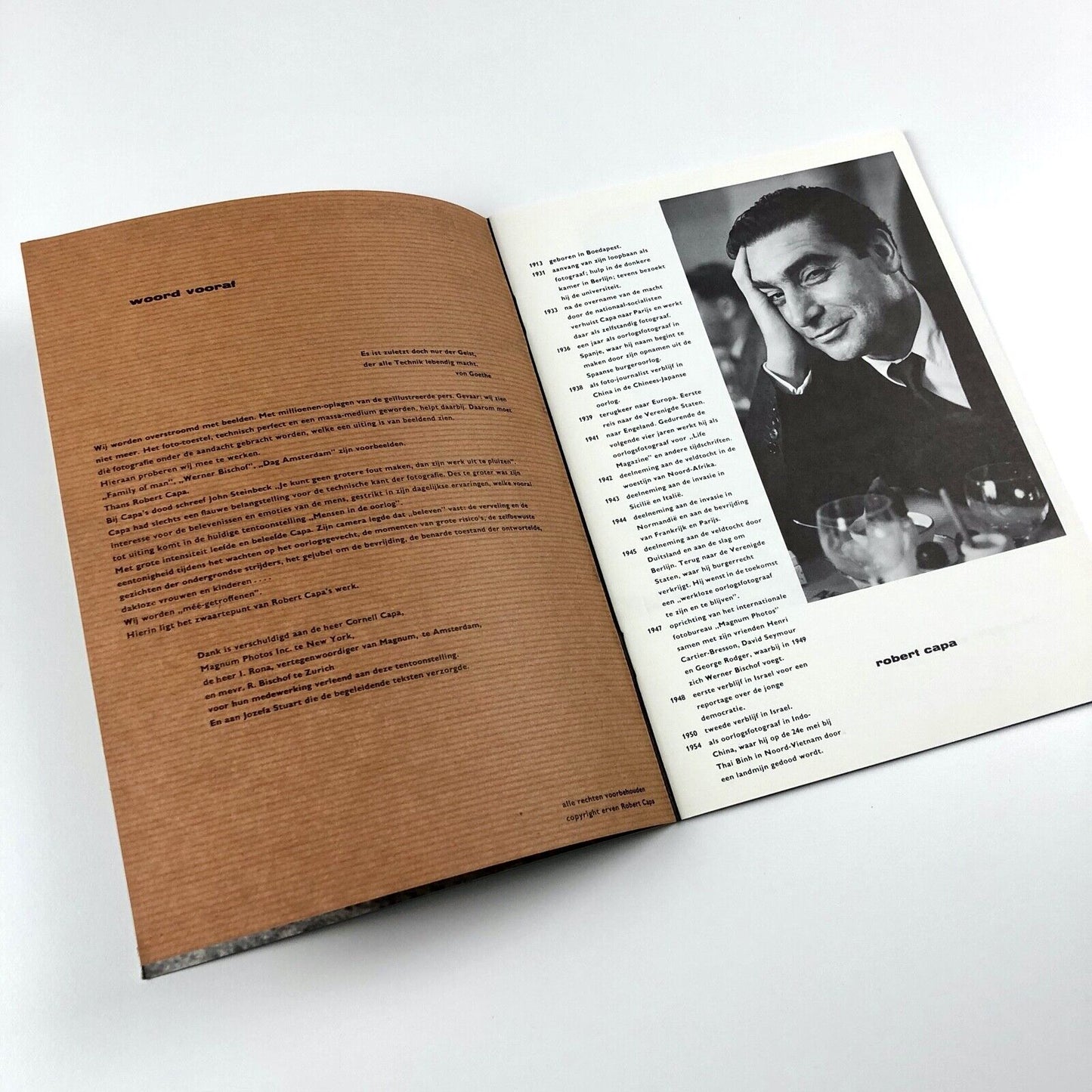 Mensen in de Oorlog | Photos by Robert Capa | Stedelijk Museum 1962