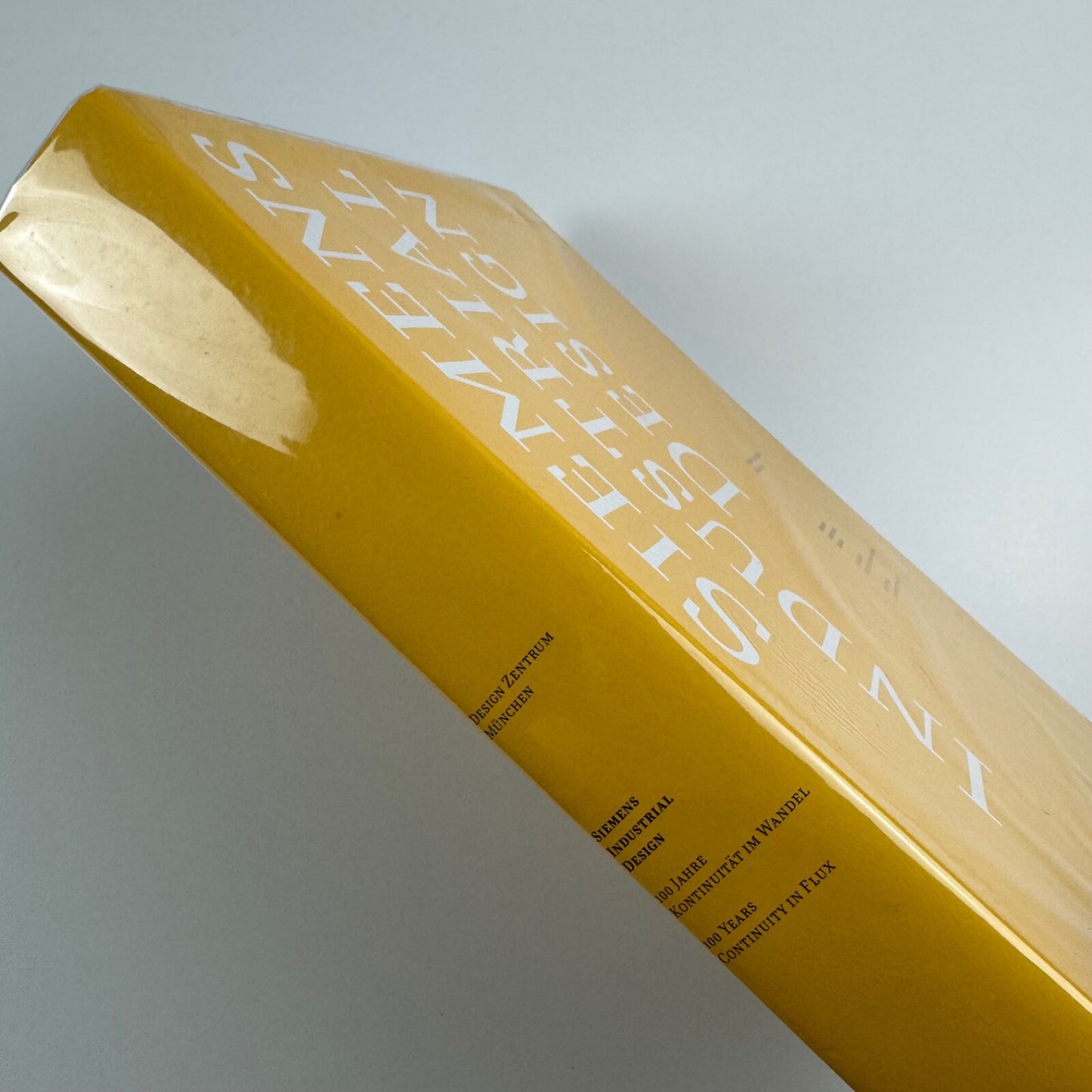 Siemens Industrial Design. 100 Years Continuity in Flux by Christoph A. Hoesch | Hatje Cantz, 2006