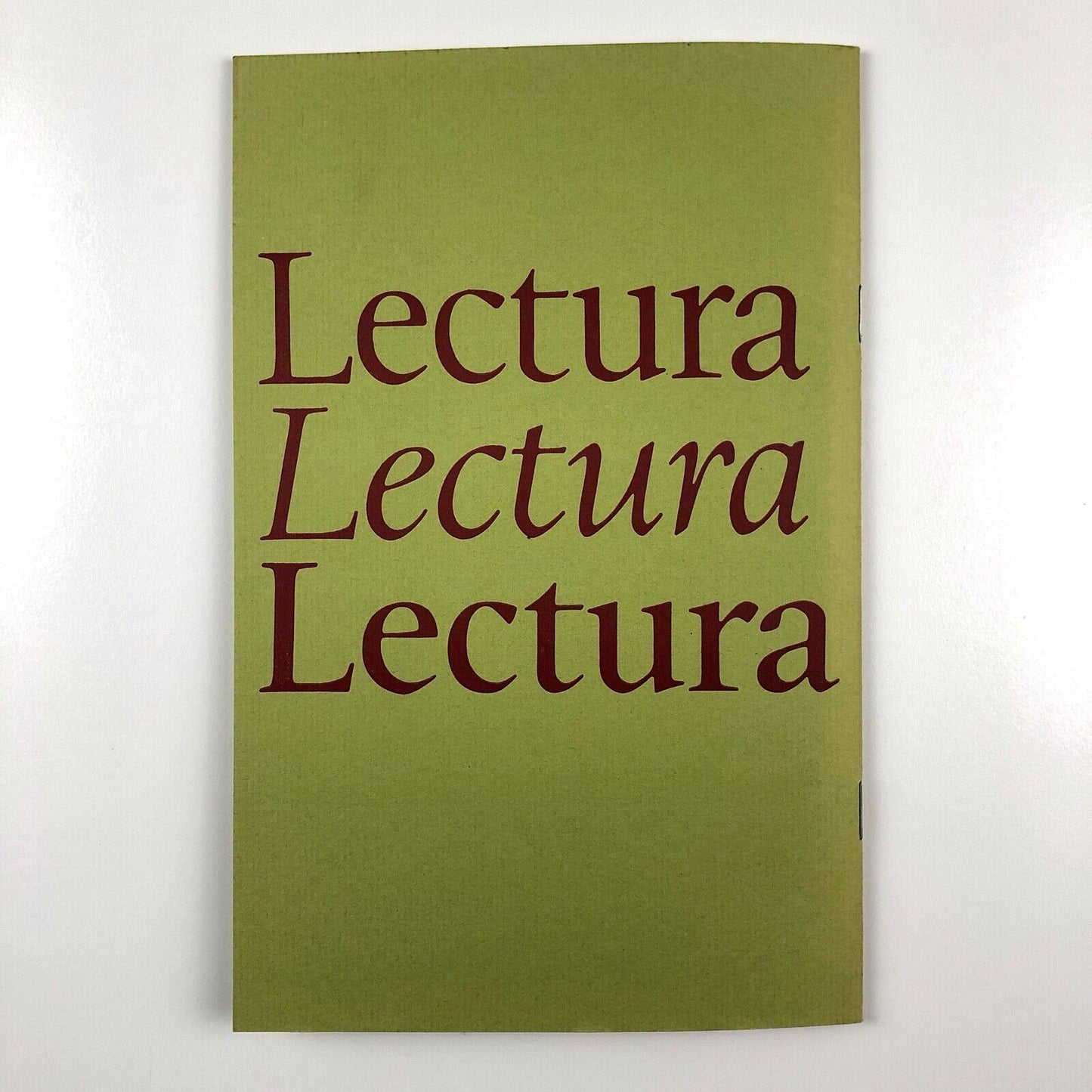 Presenting Lectura: Harris-Intertype type specimen booklet on the book page and the magazine page | Dick Dooijes design | undated 1960s?