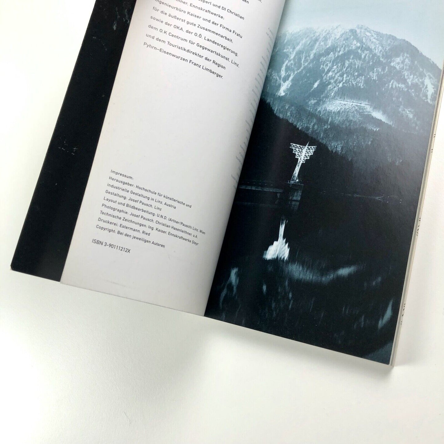 Holding the universe onto the earth by Pascal Schöning, 1998 | inscribed