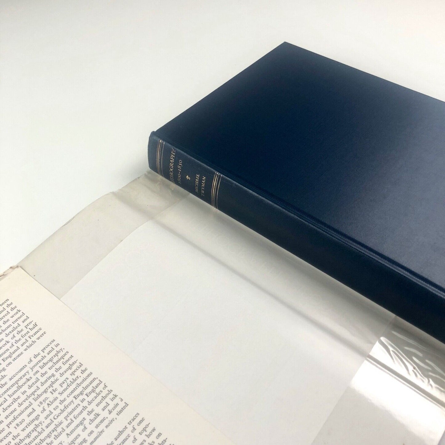 Lithography 1800-1850. The techniques of drawing on stone in England and France and their application in works of topography by Michael Twyman | Oxford University Press, 1970