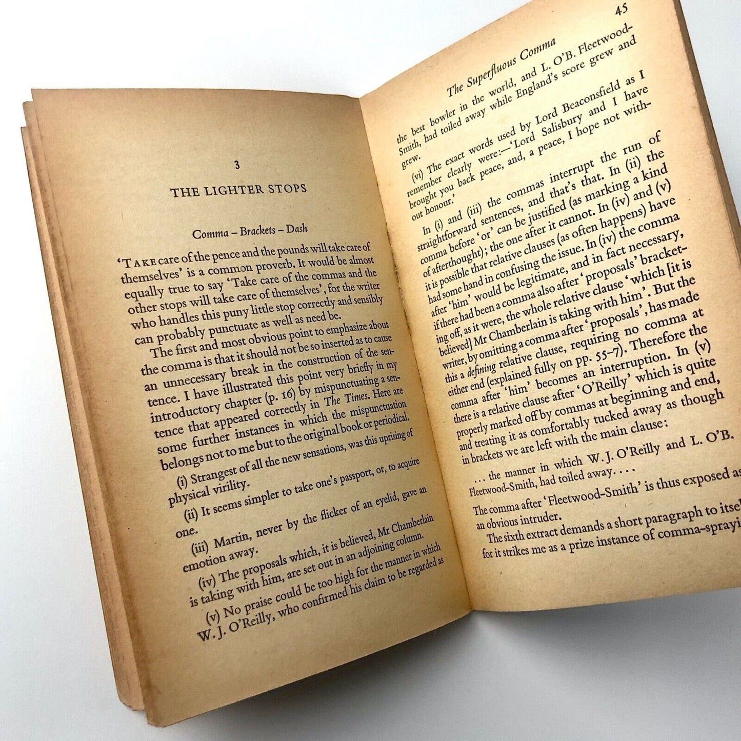 Mind the Stop. A brief guide to punctuation by G.V Carey | Pelican Books, 1971