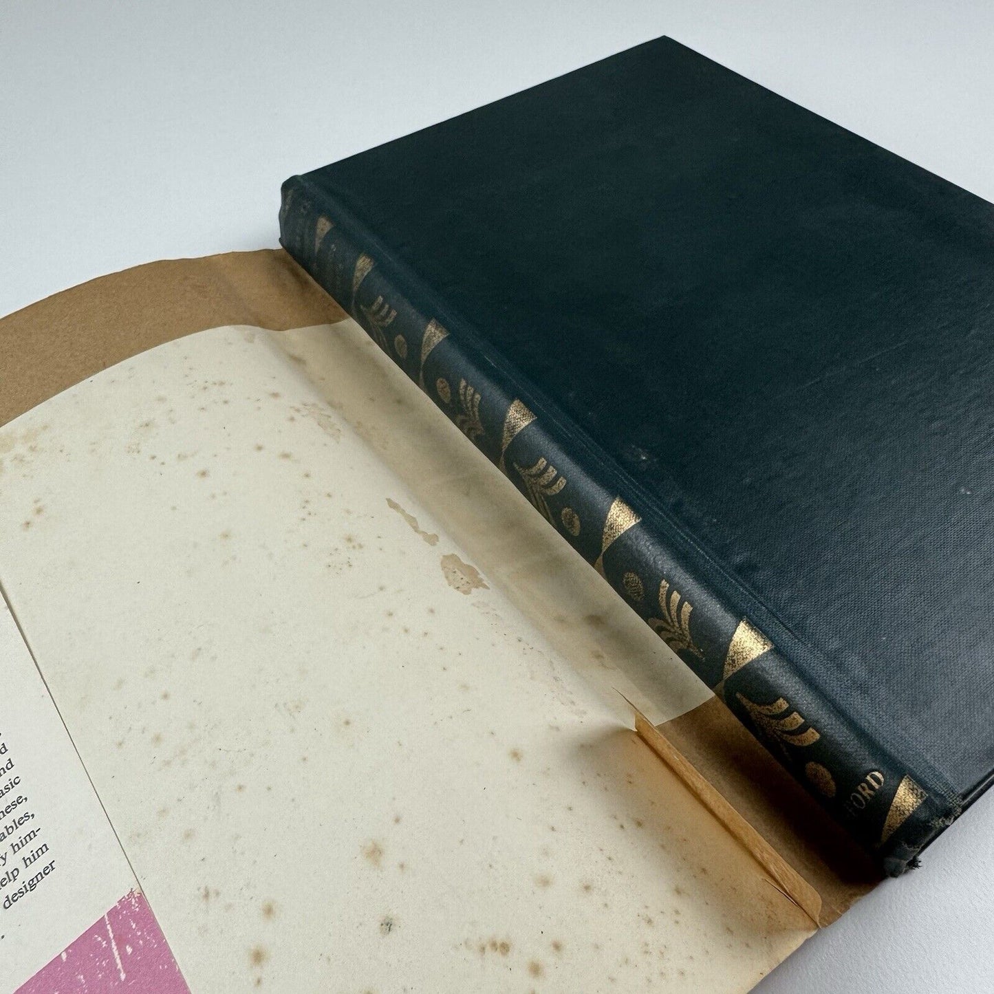 Alphabets – compiled by Laurence Scarfe | Batsford, 1954