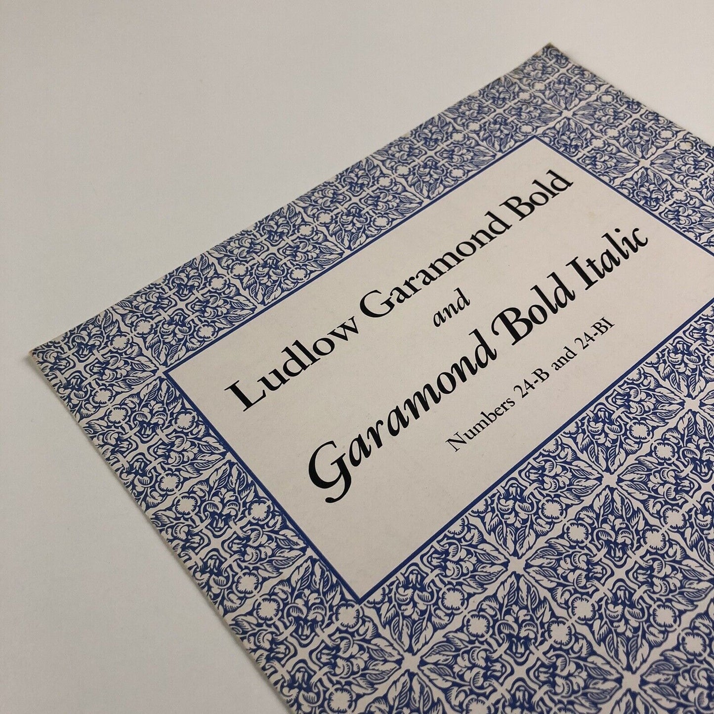 Type specimen – Ludlow Garamond Bold and Italic | Ludlow Typography Company | Undated
