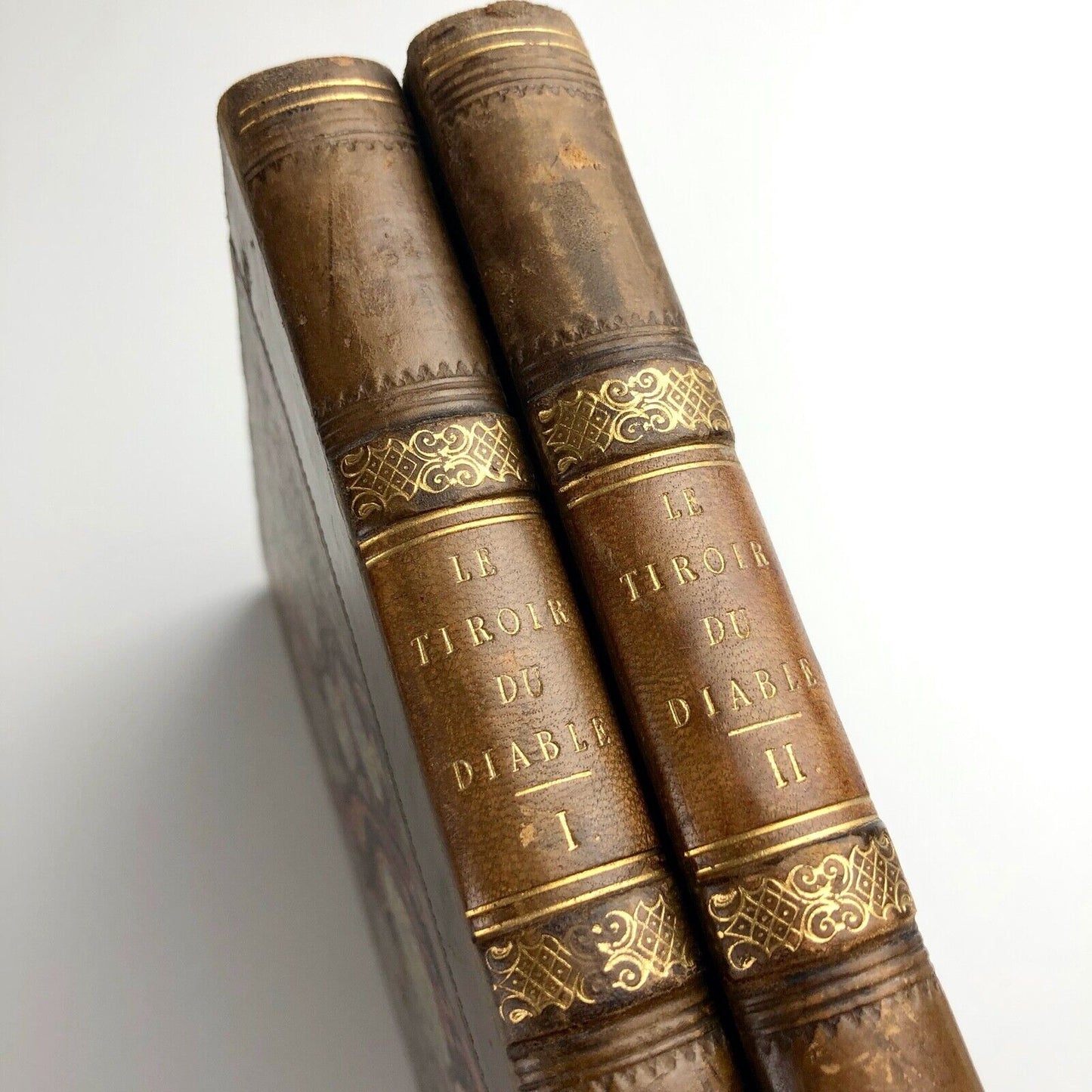 Le Tiroir du Diable: Paris et les Parisiens Vols 1 & 2 | Chez le Principaux librairies, Paris. Undated | Gavarni illustrations