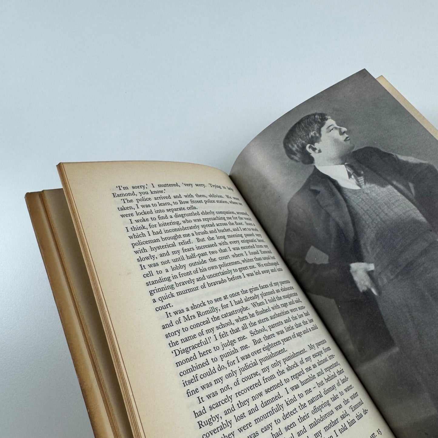 Friends Apart. A memoir of the thirties by Philip Toynbee. Macgibbon & Kee, 1954