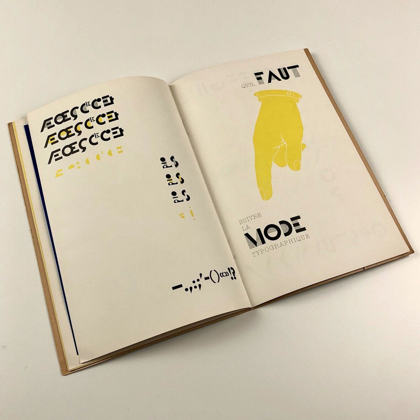 Bifur font – type specimen brochure | Fonderies Deberny Peignot, 1929 Cassandre