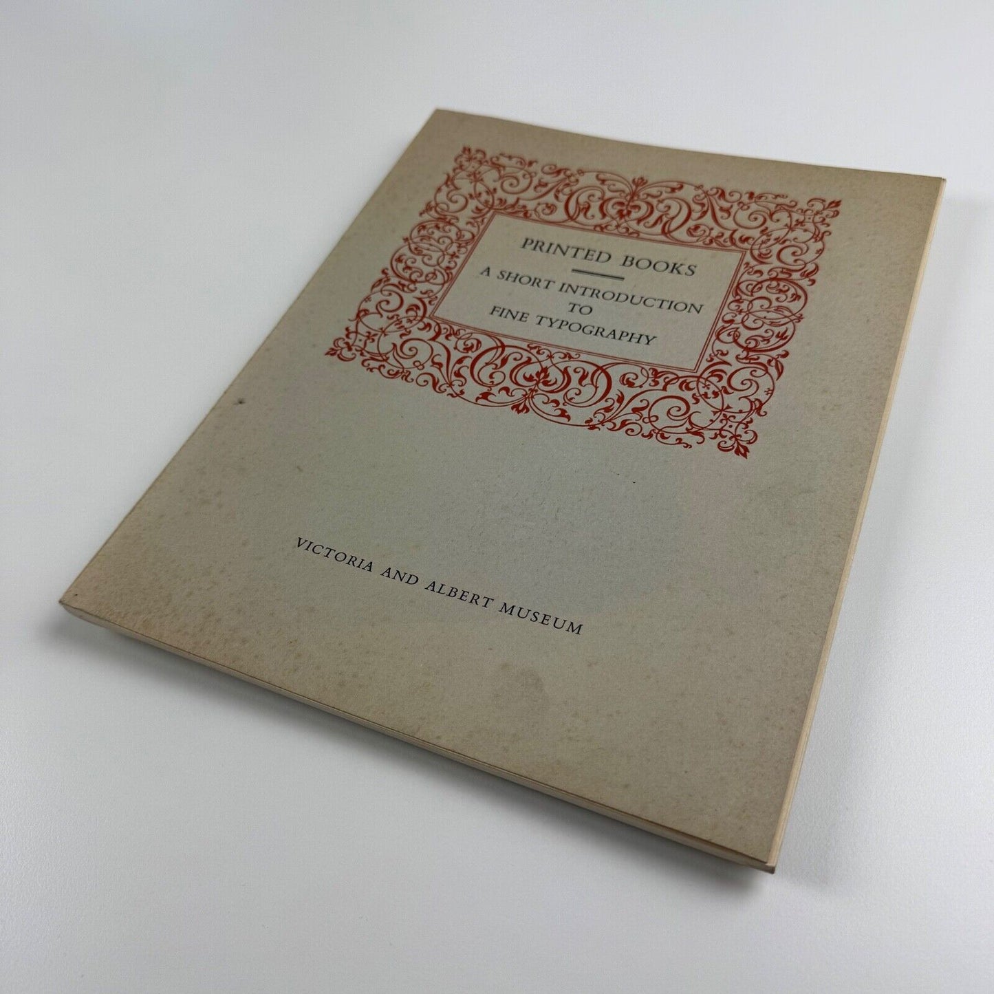 Printed Books. A short introduction to fine typography by T.M. MacRobert | Victoria and Albert Museum. HMSO, 1957