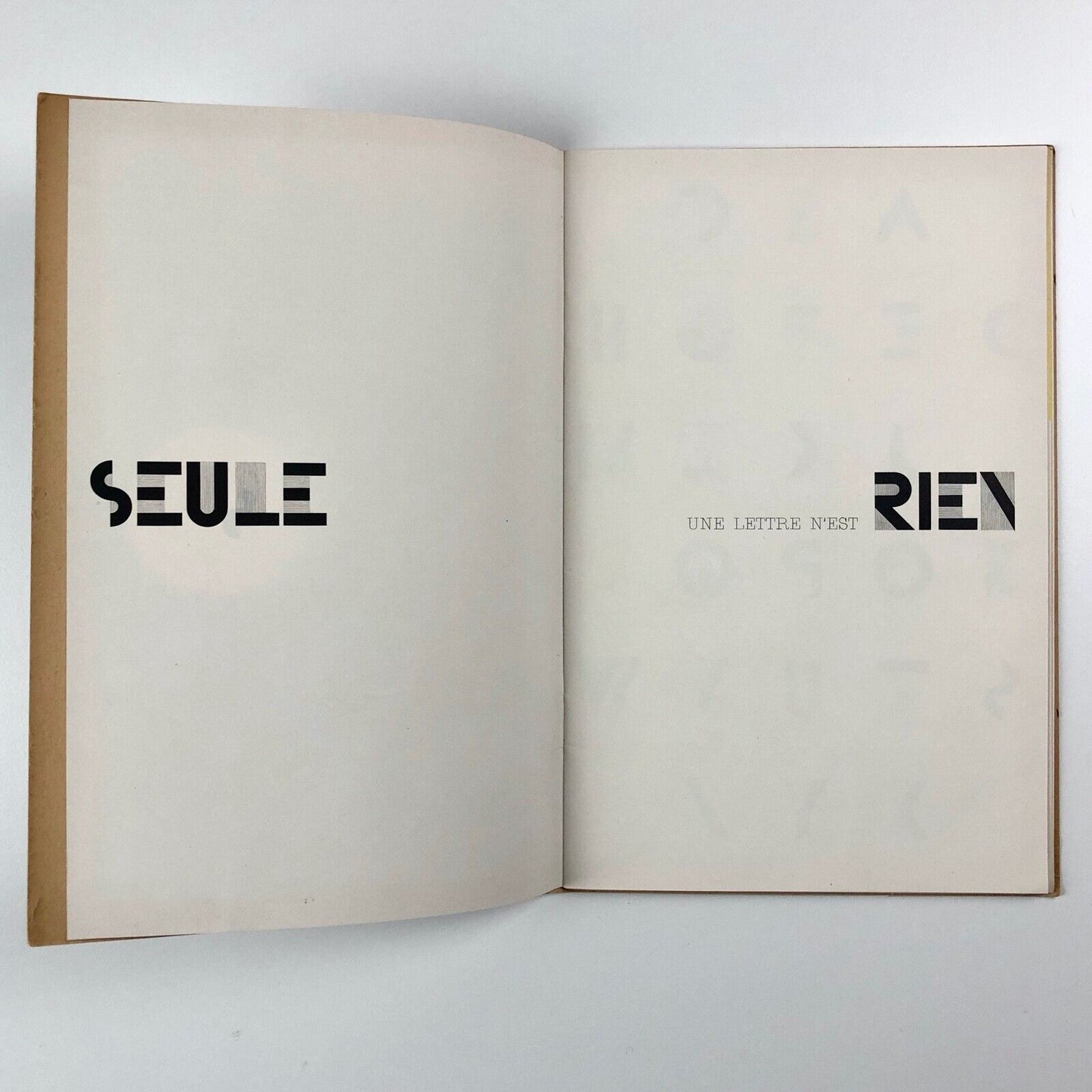 Bifur font – type specimen brochure | Fonderies Deberny Peignot, 1929 Cassandre
