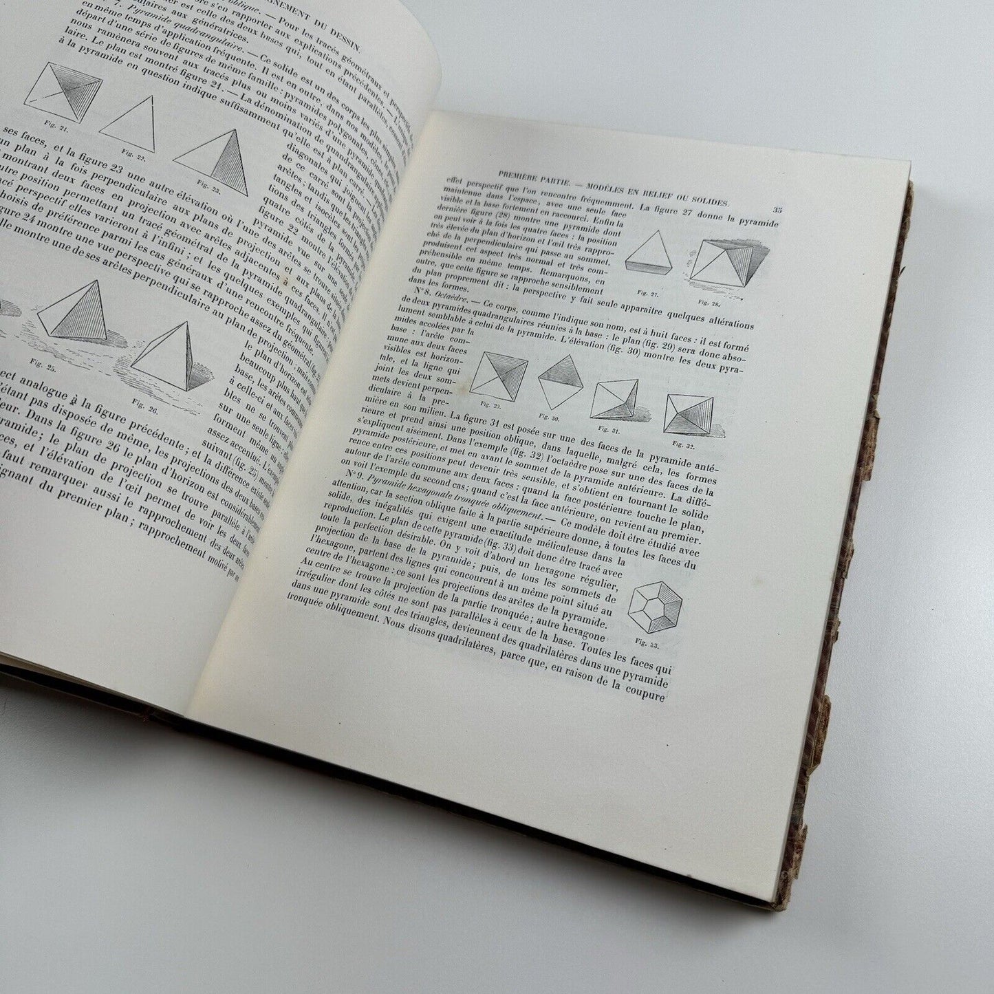 Enseignement du dessin par les solides applicable dans les écoles primaires, professionnelles & supérieures by Claude Sauvageot | Ch. Delagrave, Paris, 1882