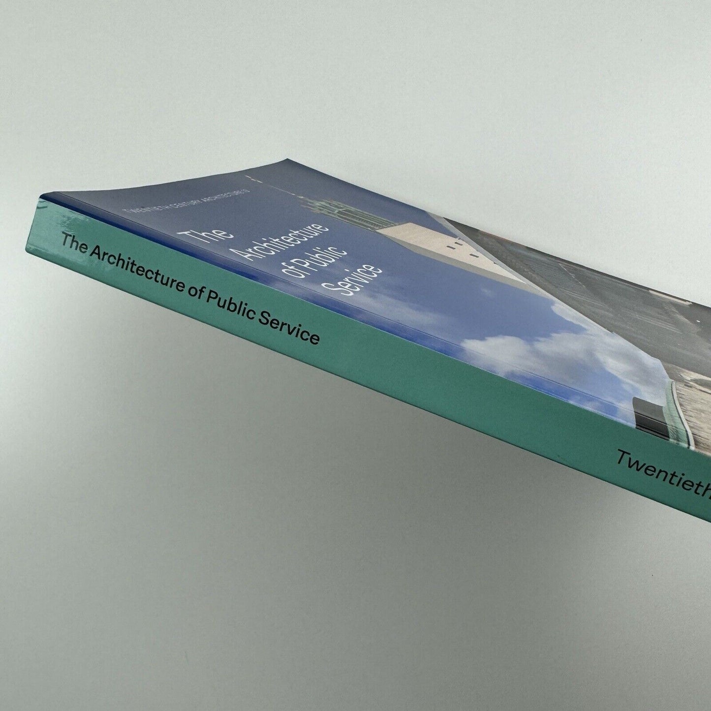 The Architecture of Public Service Twentieth Century Architecture 13 | edited by Elain Harwood and Alan Powers | Twentieth Century Society, 2018