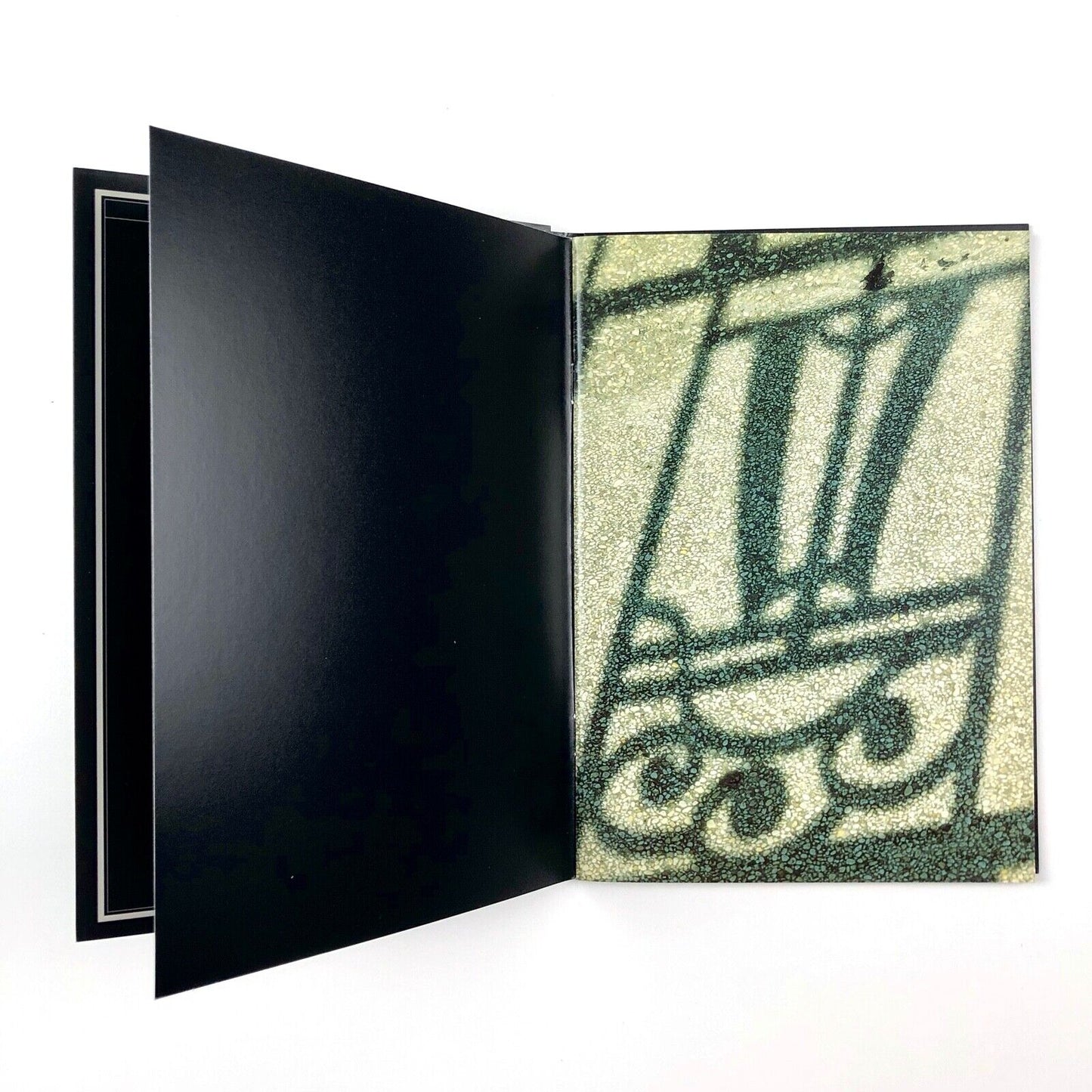 Pentagram Papers 24: The Arms of Paris | 1996