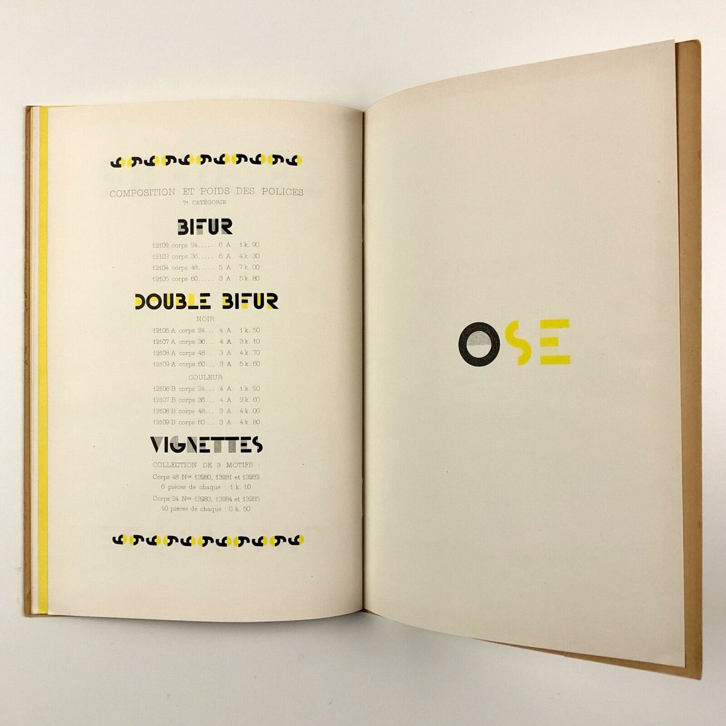 Bifur font – type specimen brochure | Fonderies Deberny Peignot, 1929 Cassandre