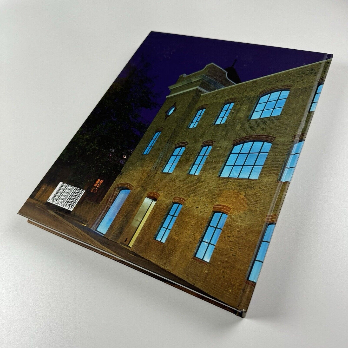 Private Spaces for Contemporary Art by Peter Doroshenko | Rispoli Books, 2010