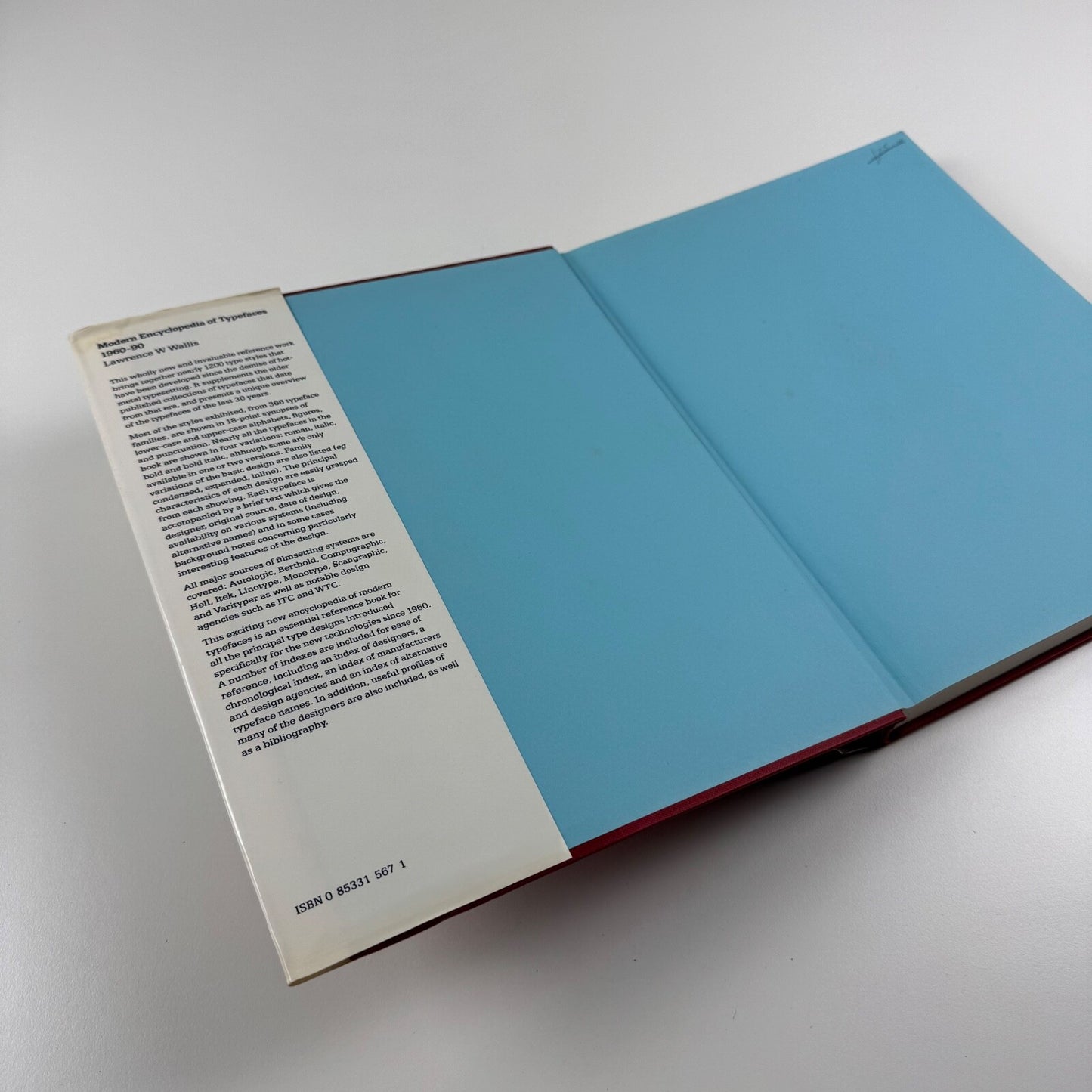 Modern Encyclopedia of Typefaces 1960–90 by Lawrence W. Wallis | Lund Humphries, 1990