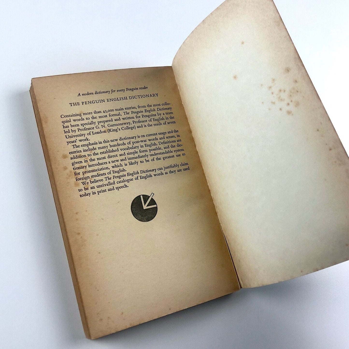 Mind the Stop. A brief guide to punctuation by G.V Carey | Pelican Books, 1971