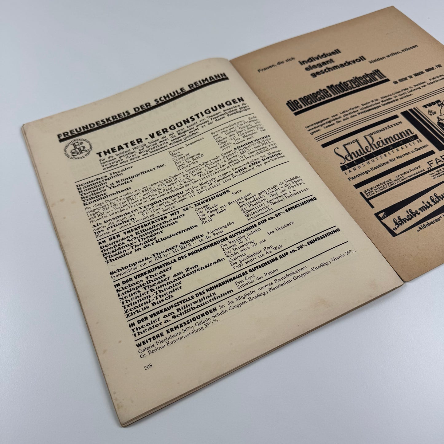 Farbe und Form. Monatsschrift für Kunst und Kunstgewerbe | Mit der beilage ‘Mitteilungen der Schule [Albert] Reimann' |  12 Jahrgang, 10/11, November 1927