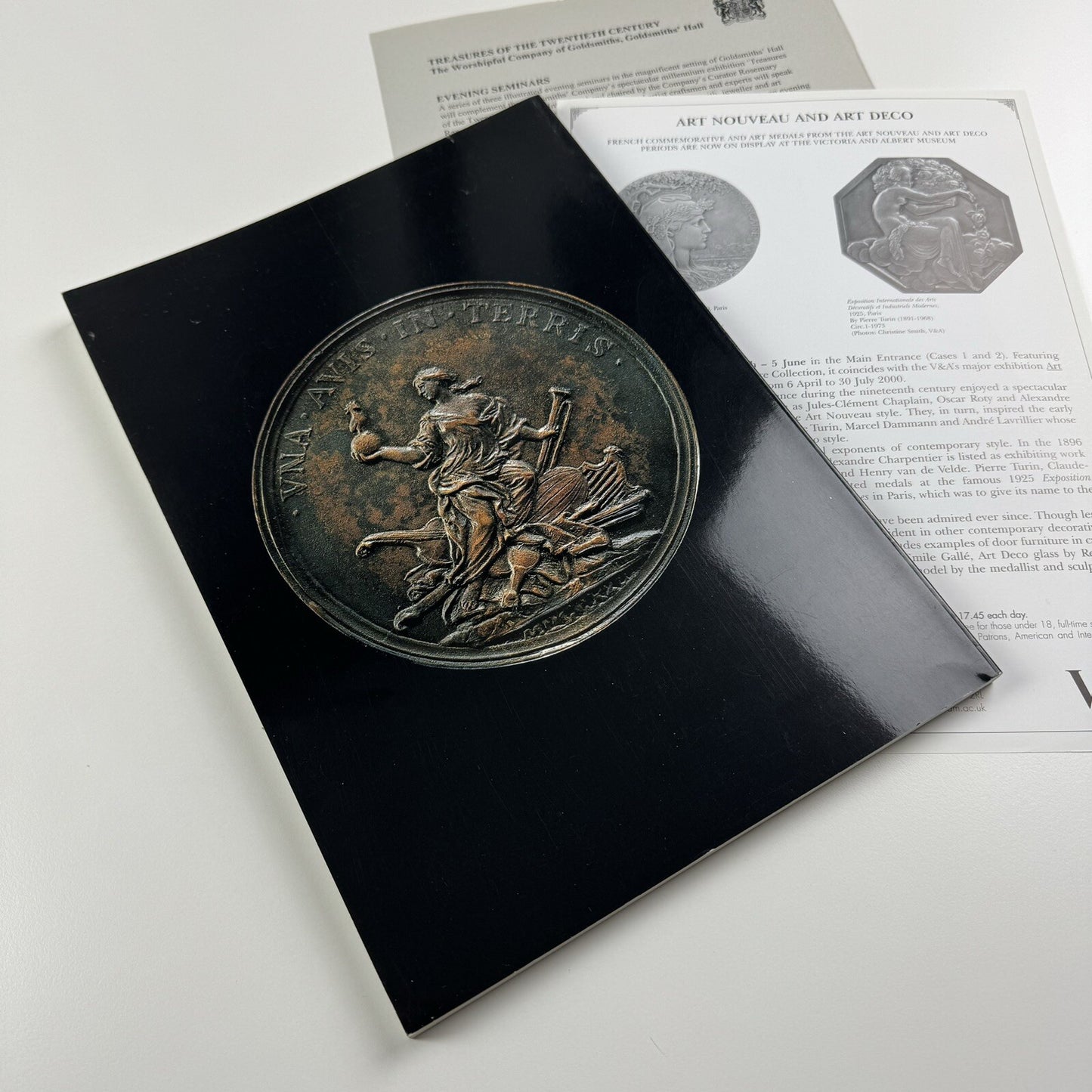 The Medal. British Art Medal Society BAMS journal. Issue No. 36, Spring 2000