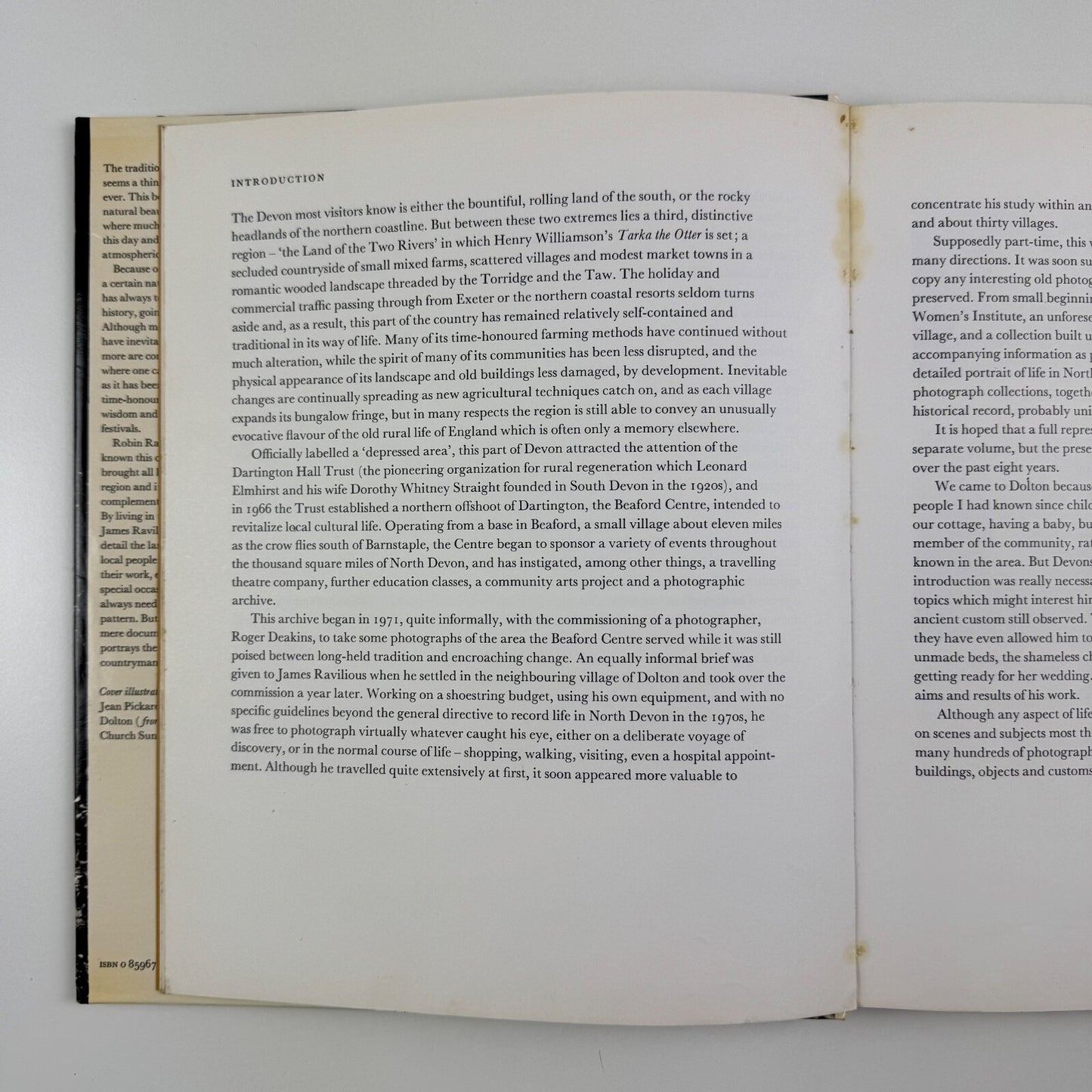 Heart of the Country by James and Robin Ravilious. Foreword by Ronald Blythe | Scholar Press, 1980