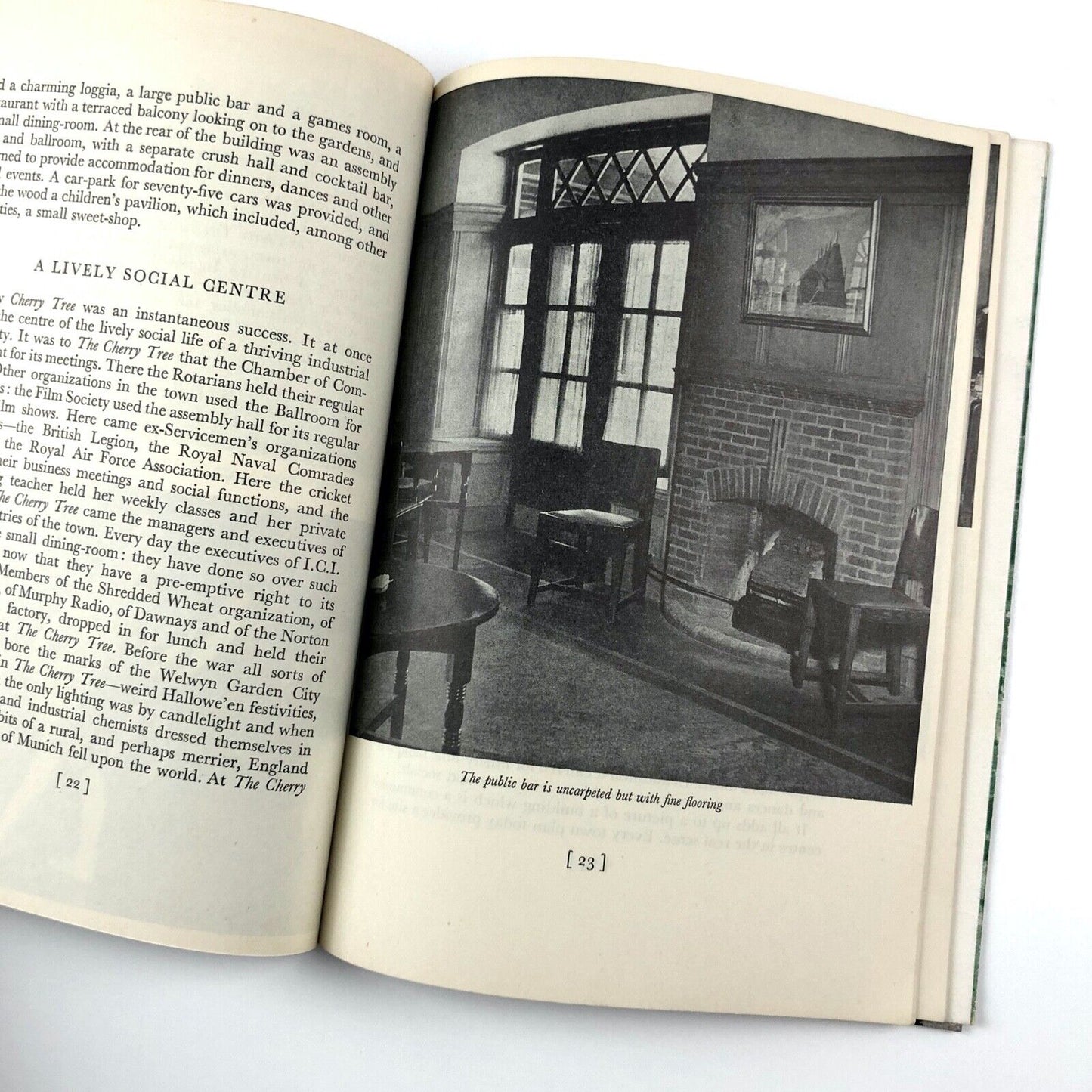 The Inn and the Garden City | Elizabeth & Gilbert McAllister | B T Batsford, 1948
