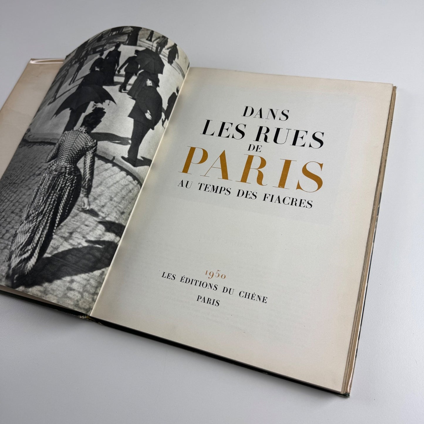 Dans les rues de Paris au temps des fiacres 1950