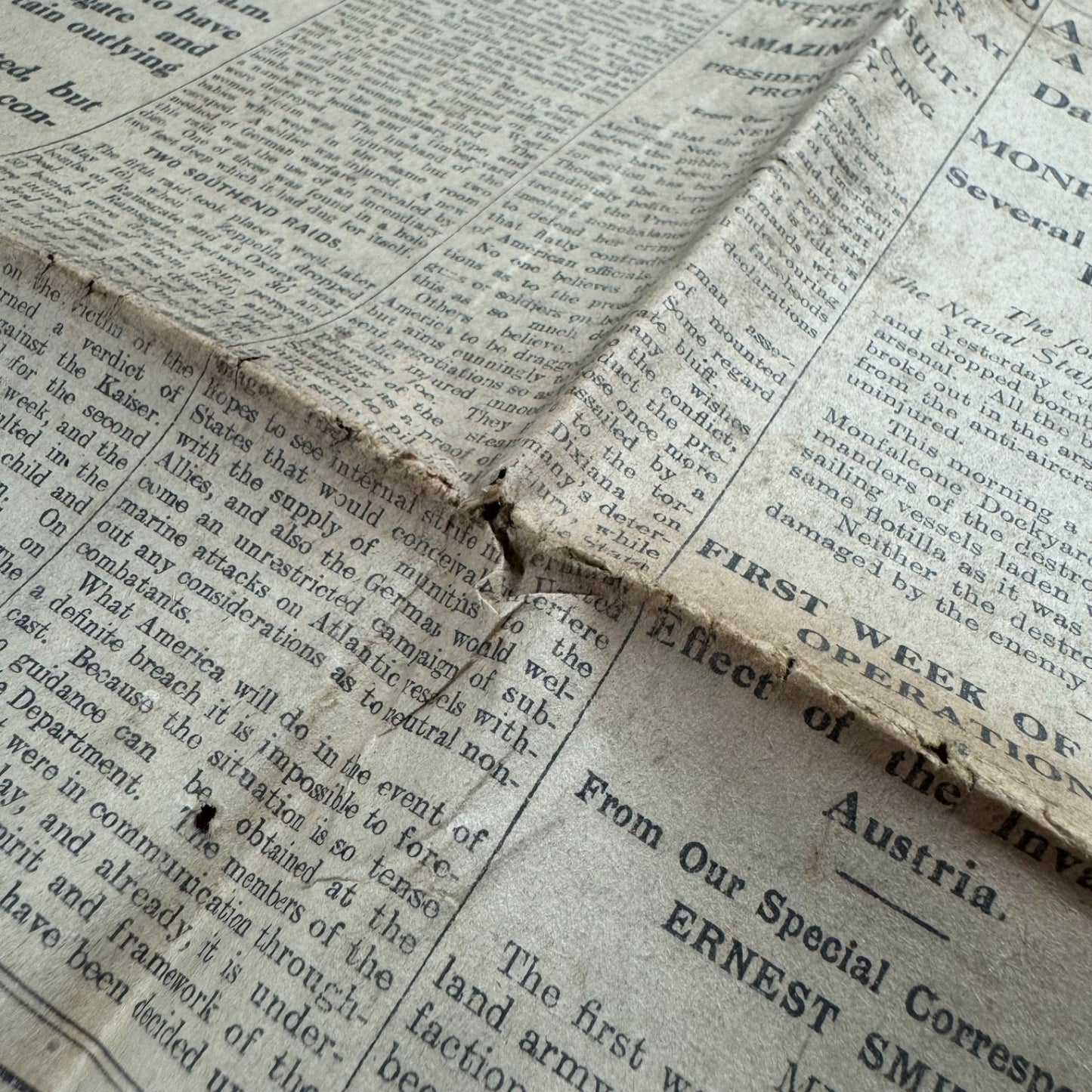 The Daily News newspaper ‘Zeppelin raid over outer London’ No 21599 1 June 1915. Final War Edition