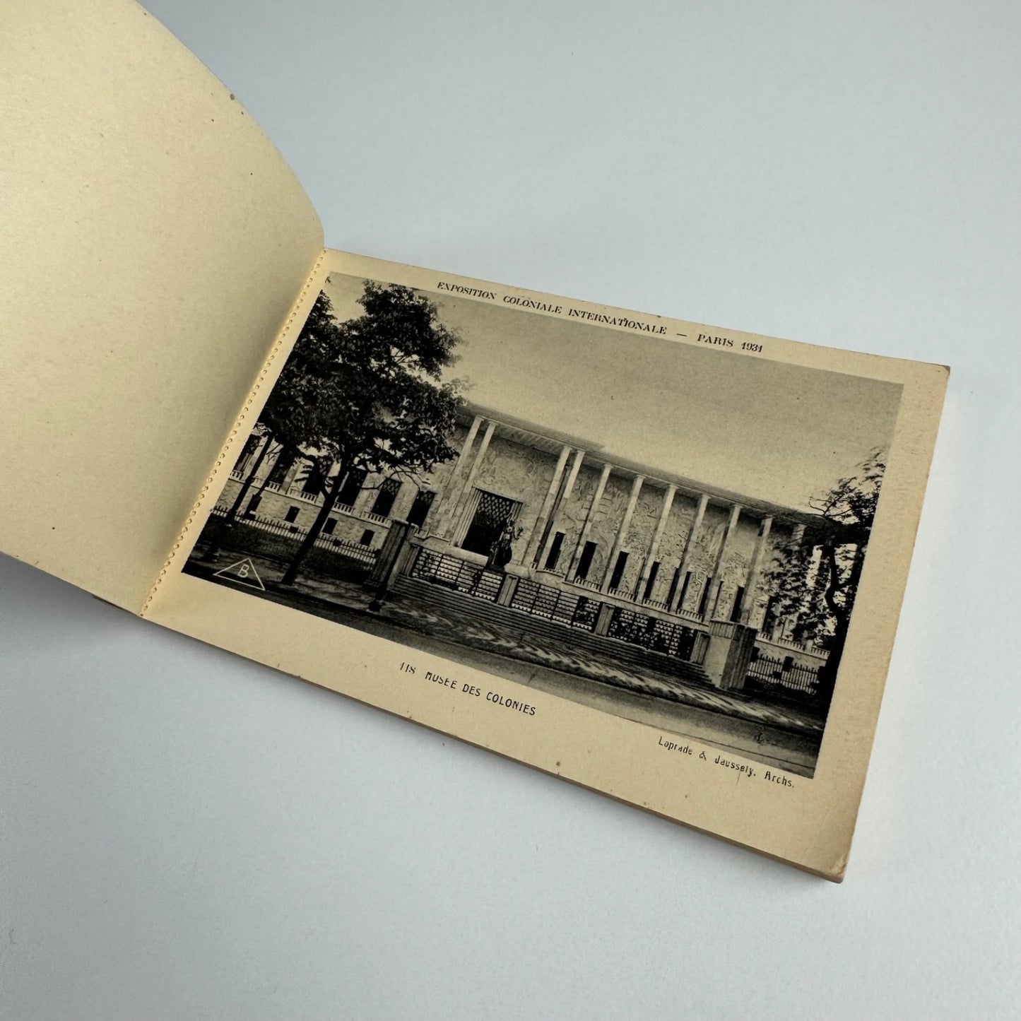 Souvenir 24 postcards. Exposition Coloniale Internationale Les Palais Françaises, Paris, 1931