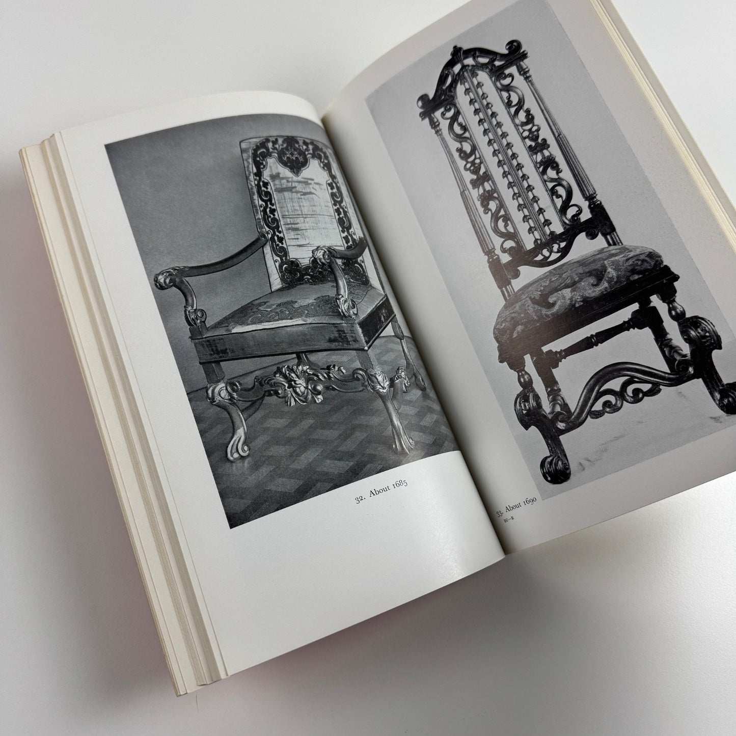 English Chairs. Victoria and Albert Museum introduction by Ralph Edwards, HMSO, 1970