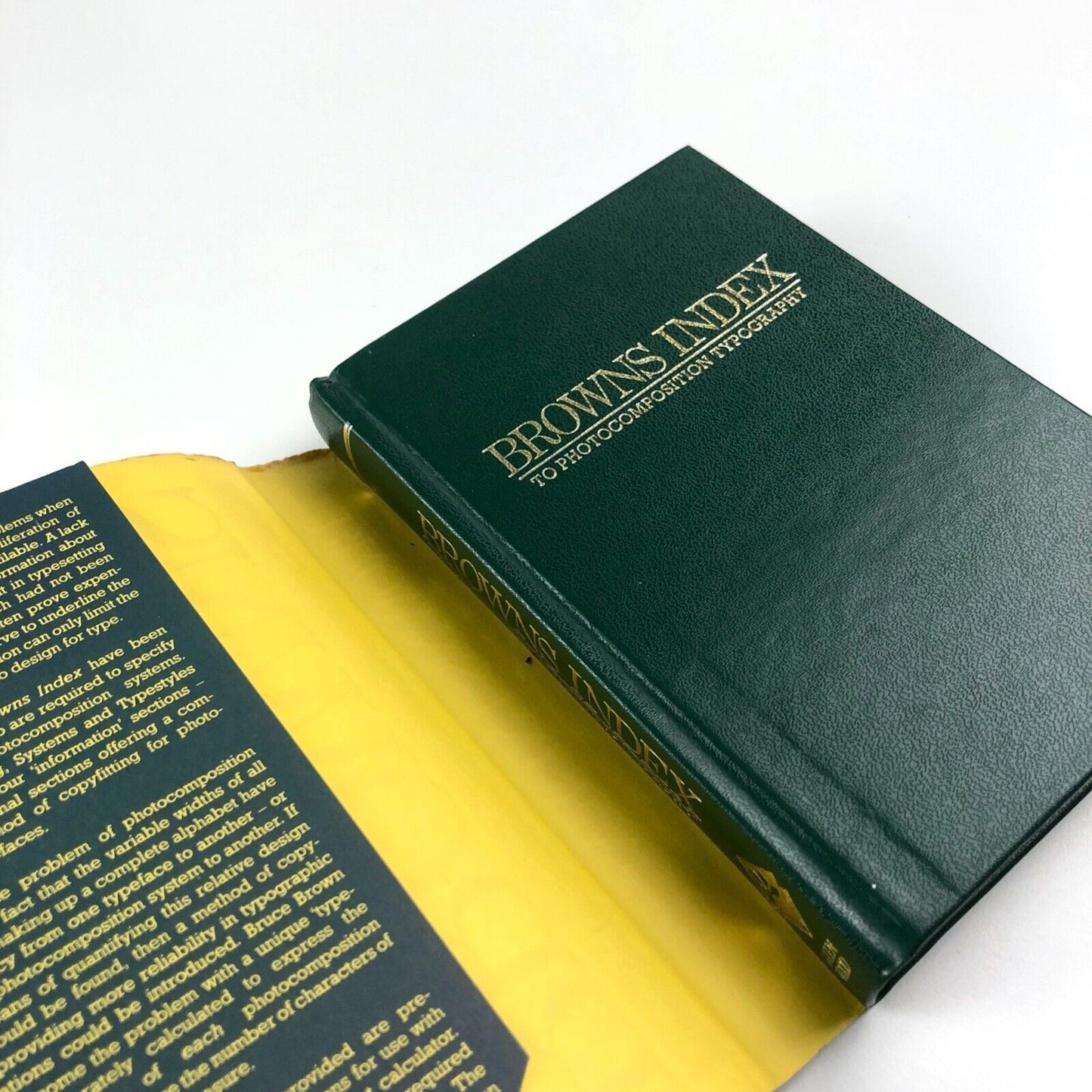 Browns Index to photocomposition, typography | written and compiled by Bruce Brown edited by Stanley Greenwood | Greenwood Publishing, 1983