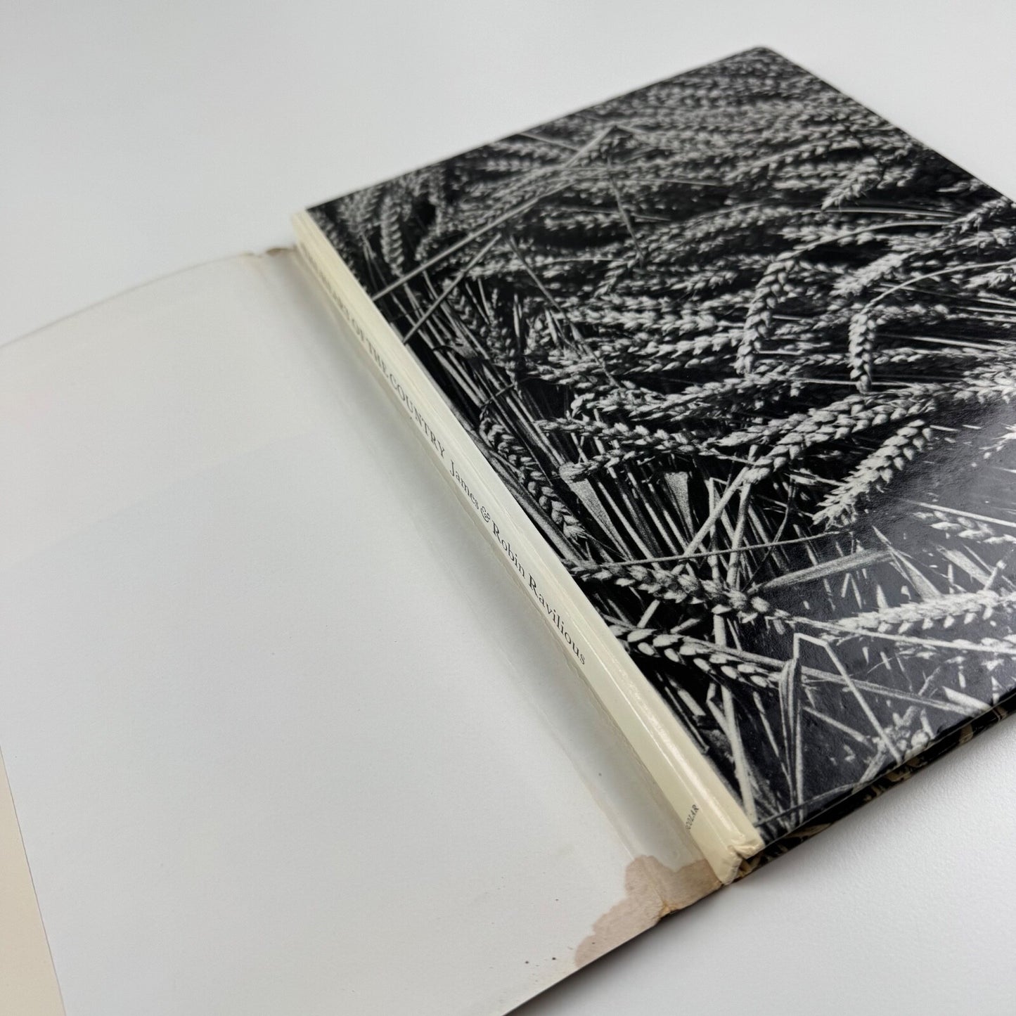 Heart of the Country by James and Robin Ravilious. Foreword by Ronald Blythe | Scholar Press, 1980