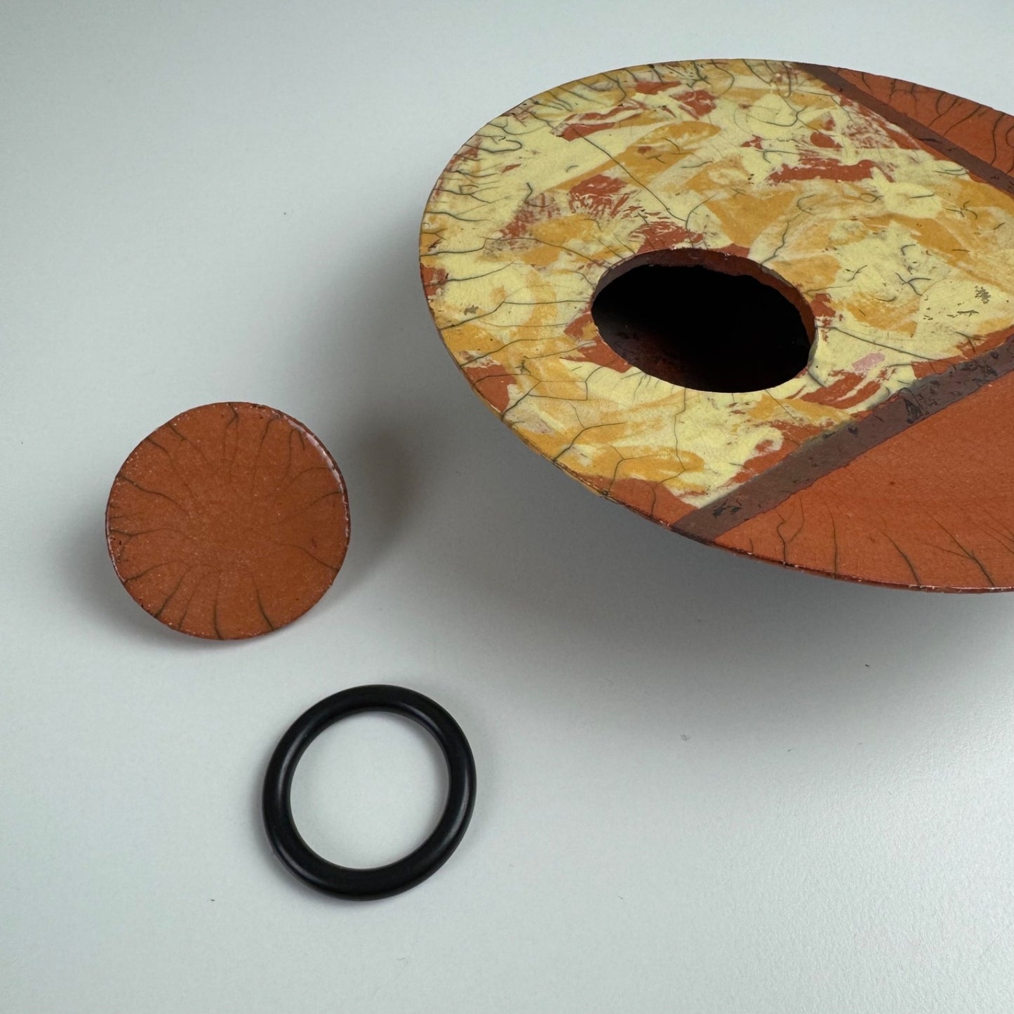 Ceramic vessel by artists and studio ceramicist Ellen Rijsdorp | Kruithuis Keramiek Netherlandish, c.1990