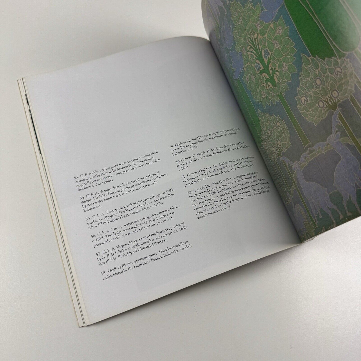 Textiles of the Arts & Crafts Movement by Linda Parry | Thames & Hudson, 2005 new edition