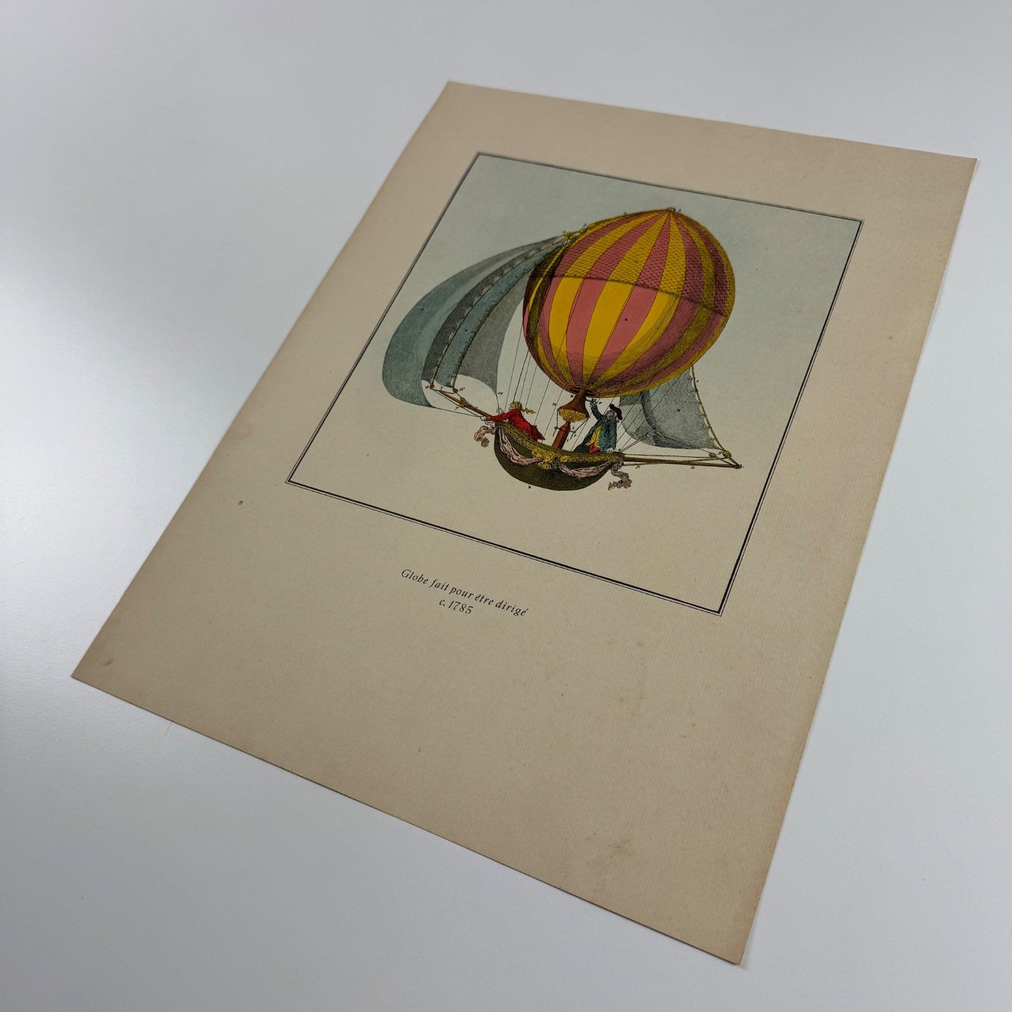 Coloured print hot air balloon | Globe fait pour être dirigé Aerial Press 1956