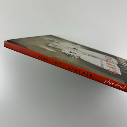 Marianna Gartner – Play Dead | 20.21 Galerie Edition, Kunsthandel Essen exhibition catalogue, 2004