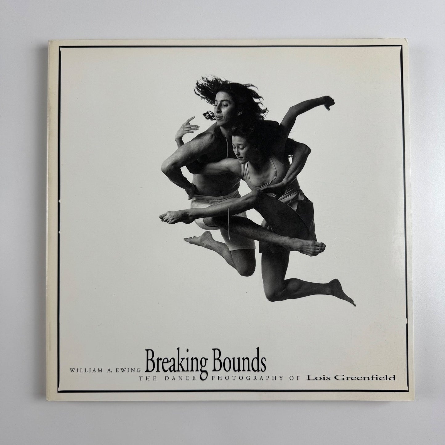 Breaking Bounds. The Dance Photography of Lois Greenfield by William A. Ewing | Thames & Hudson, 1992