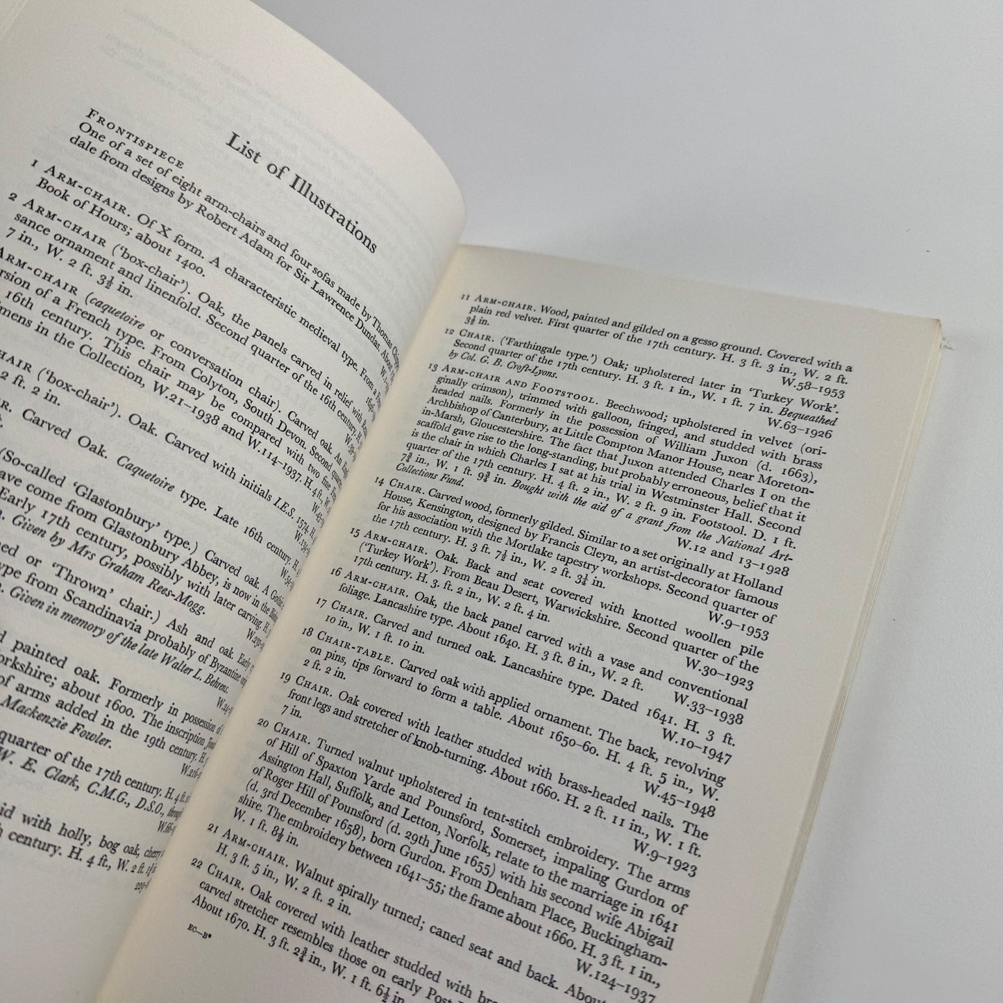 English Chairs. Victoria and Albert Museum introduction by Ralph Edwards, HMSO, 1970