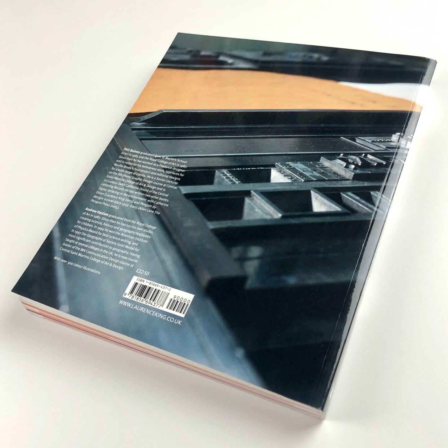 Type & Typography | Phil Baines & Andrew Haslam | Second edition | Lawrence King, 2005