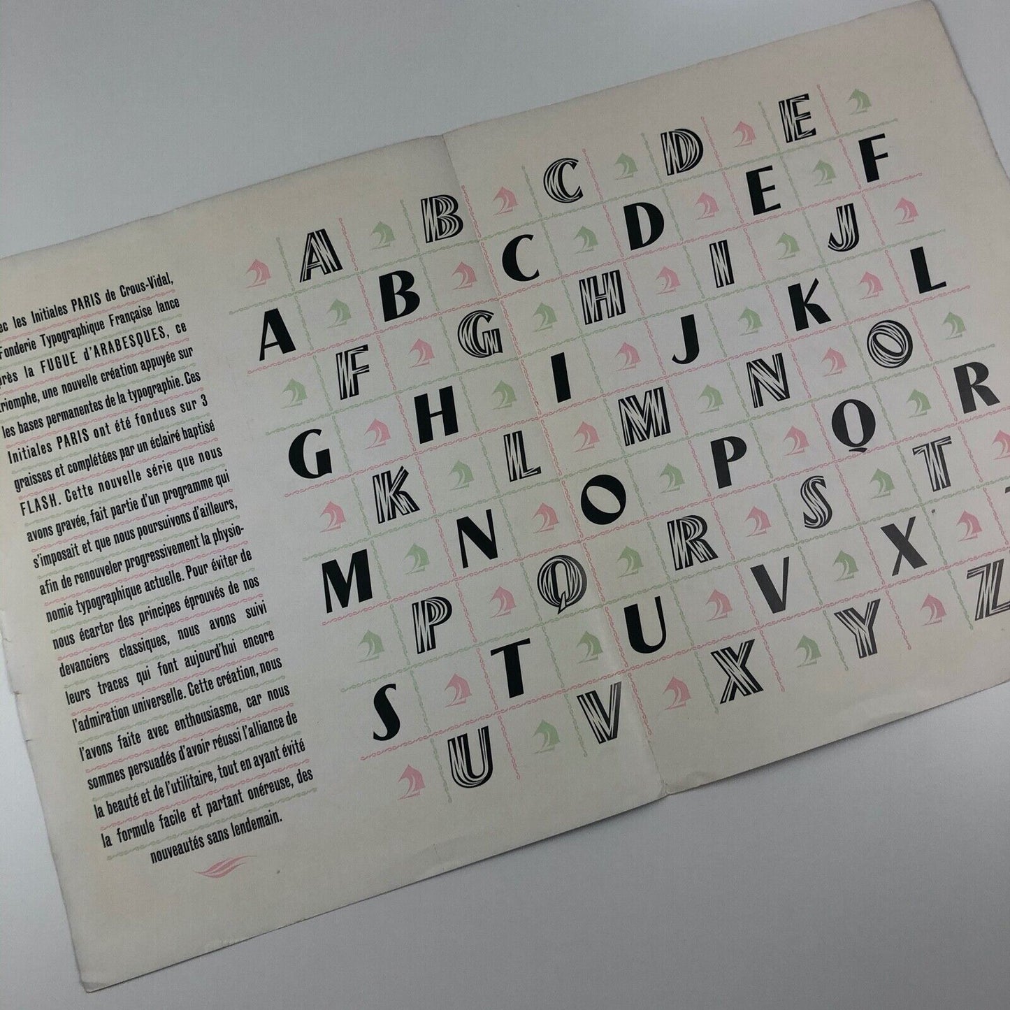 Type specimen Fonderie Typographique Français ‘PARIS’ typeface 1953 designed by Crous Vidal