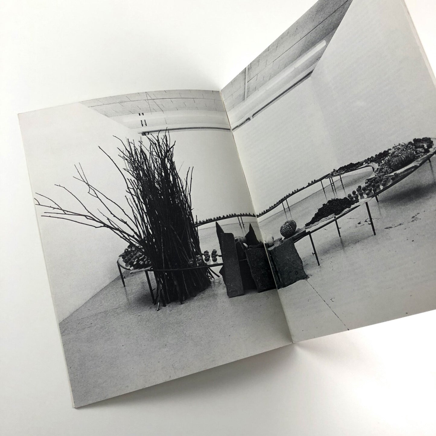 Dokumentation 5: InK Halle Fur Internationale Neue Kunst Limmatstrasse 87 Zurich