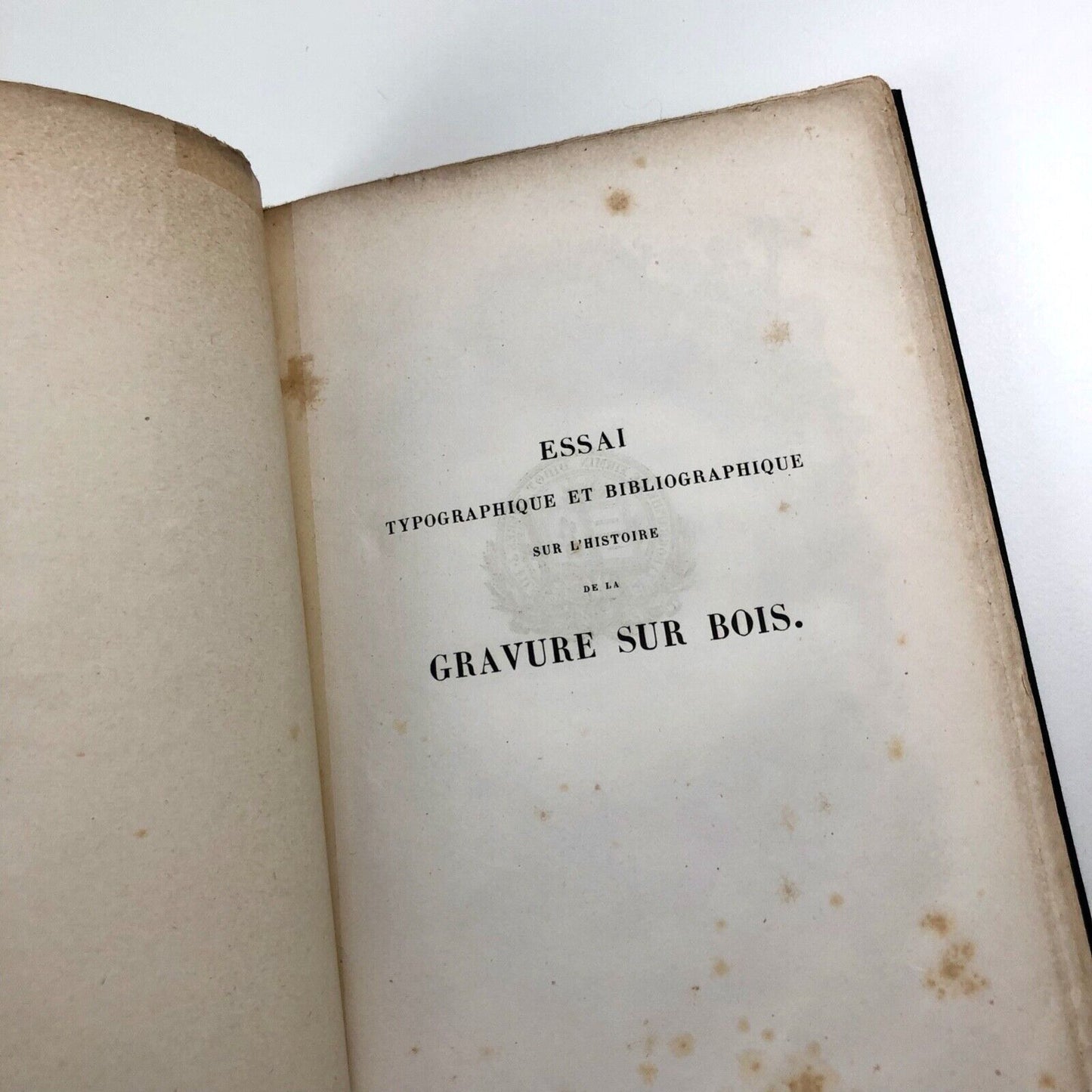 Essai typographique et bibliographique de l'histoire de la gravure sur bois. Pour faire suite aux costumes anciens et modernes de César Vécellio by A.F. Didot | César Vécellio, 1863