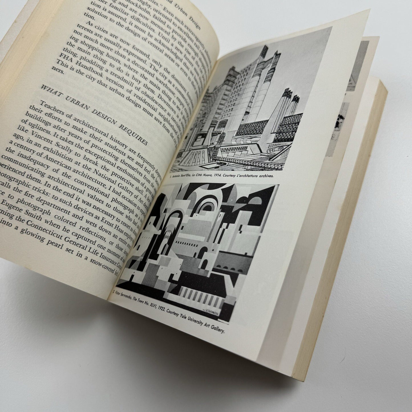 Cities and Space. The future use of urban land by Lowdon Wingo | Johns Hopkins paperback, 1969