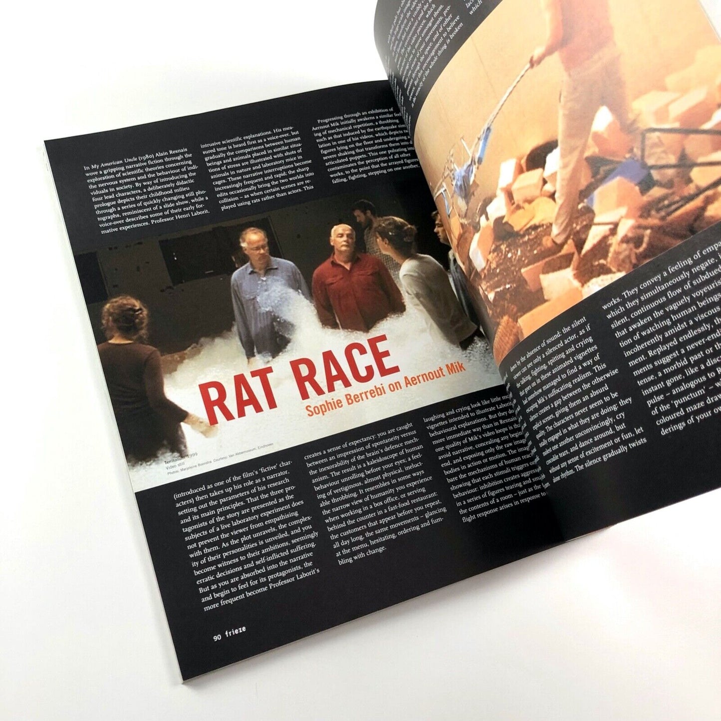 Frieze Contemporary art and culture magazine issue 52 | May 2000