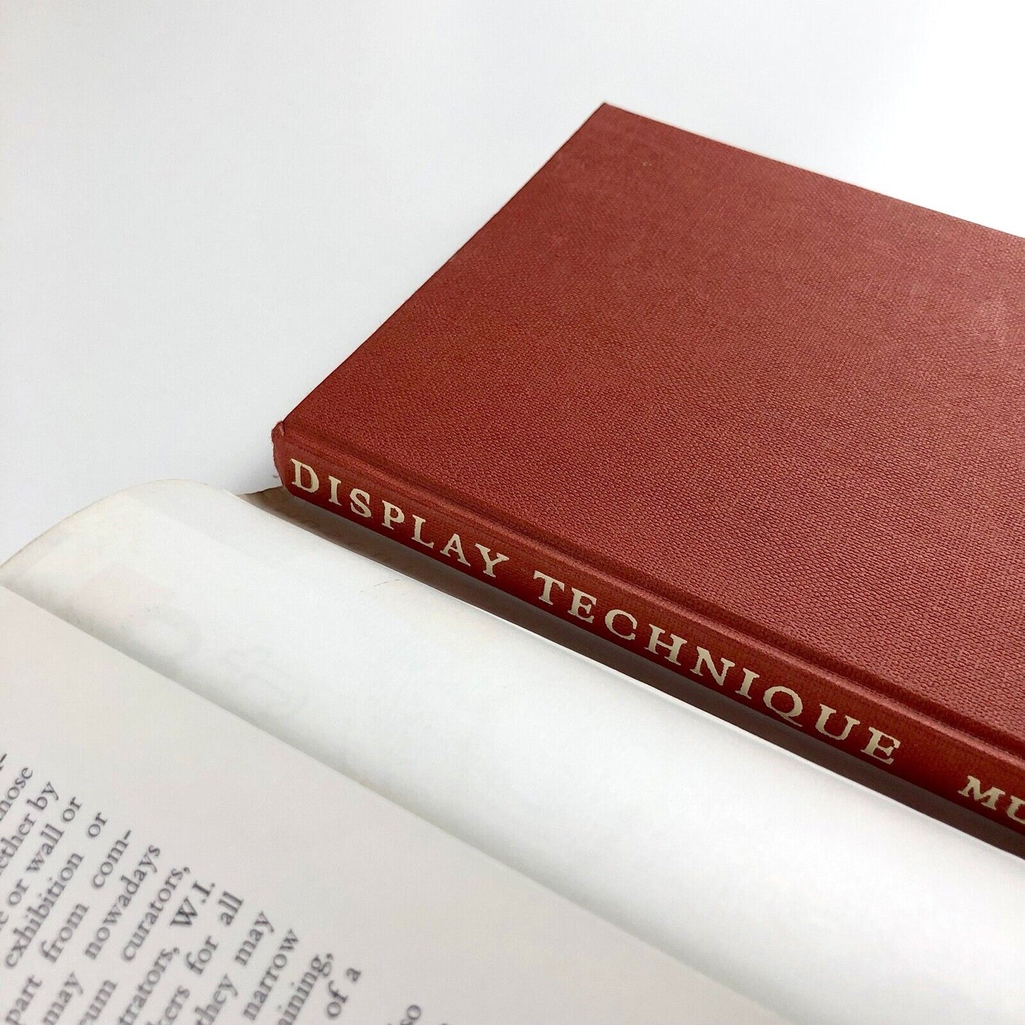 Display Technique by H. C. Muscutt | Mills & Boon Limited, 1963