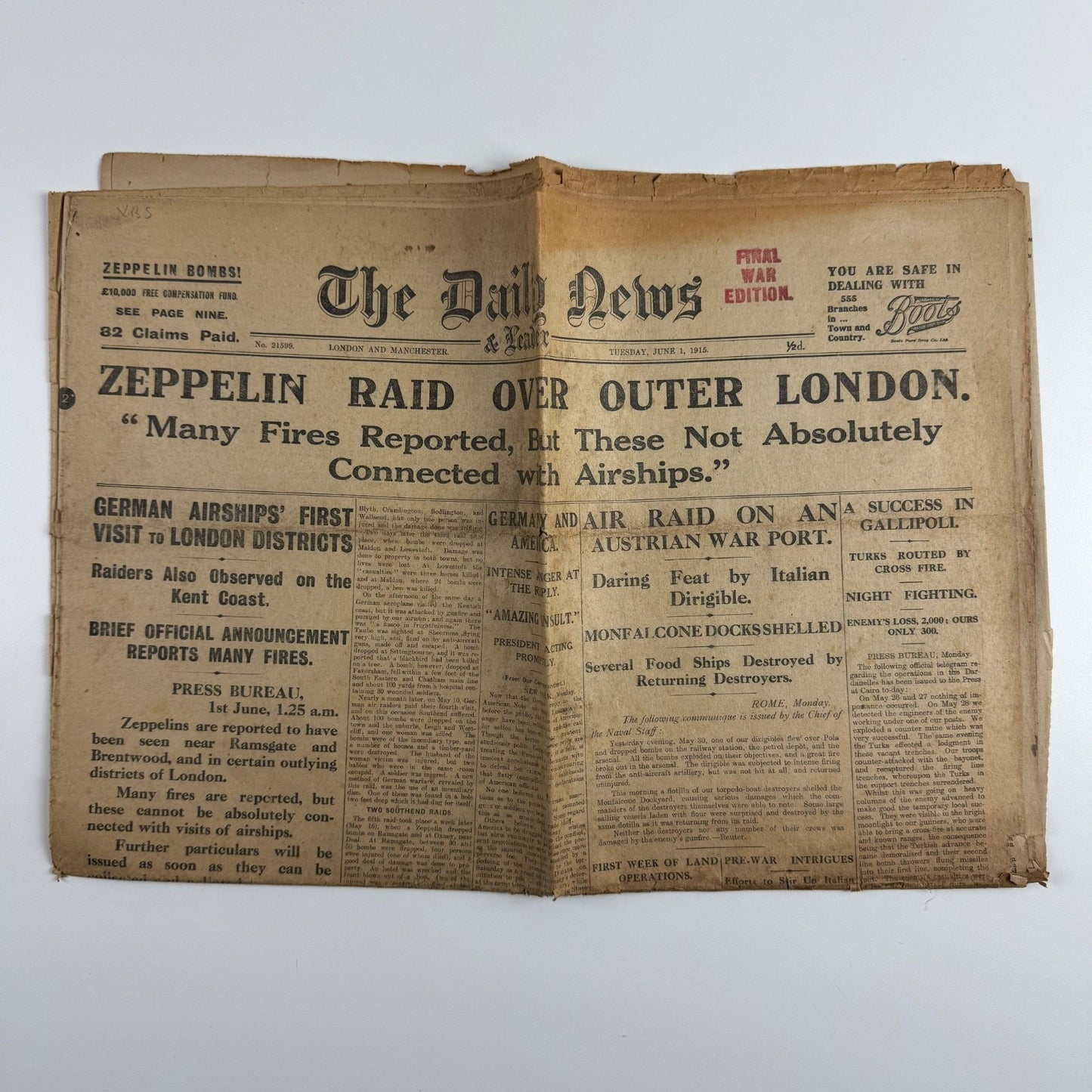 The Daily News newspaper ‘Zeppelin raid over outer London’ No 21599 1 June 1915. Final War Edition