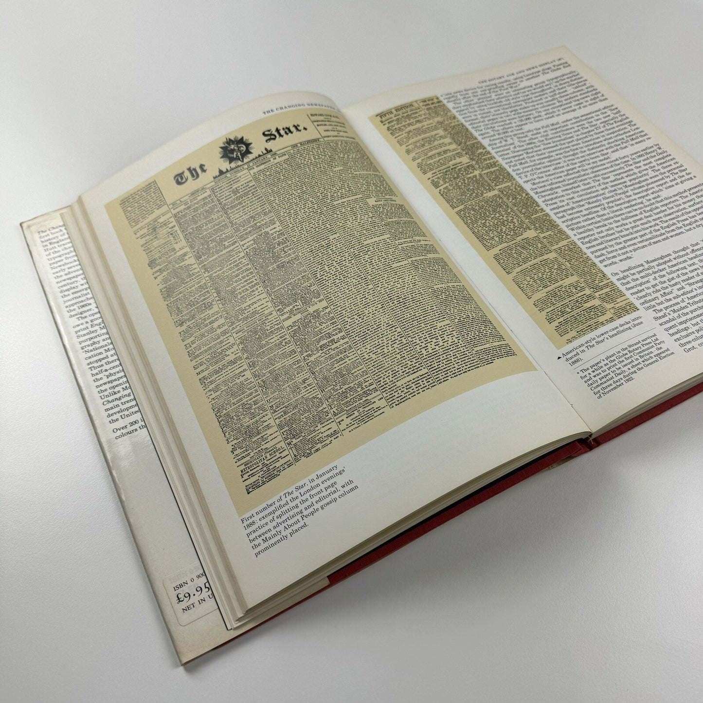 The Changing Newspaper – Typographic trends in Britain and America | Allen Hutt | Gordon Fraser, 1973