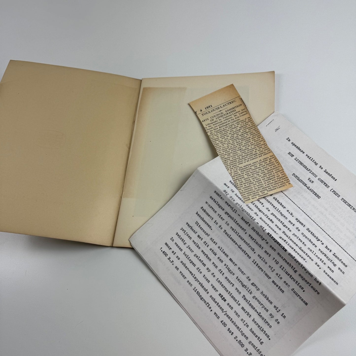 Toulouse-Lautrec collection Ludwig Charell Arts Council, 1951 | typed review by Hugo van de Perre and another press clipping
